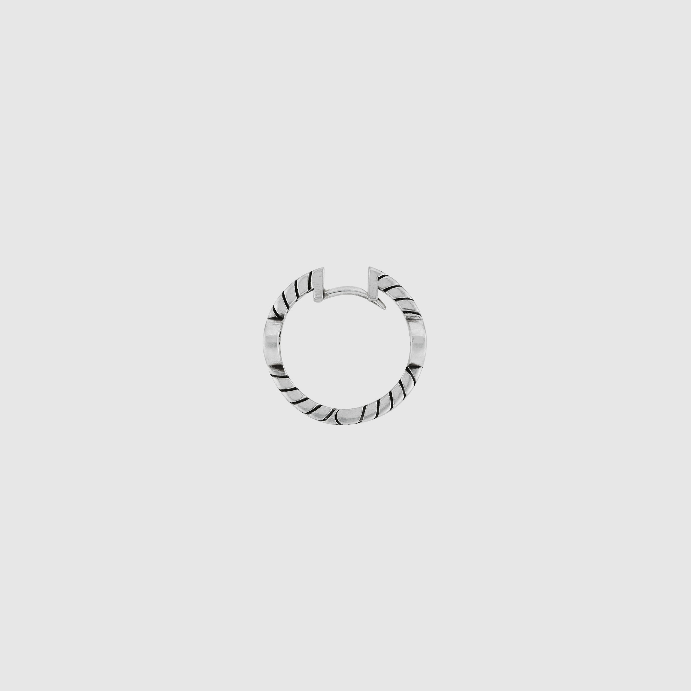 675122_J8400_0728_002_100_0000_Light-Interlocking-G-hoop-earrings.jpg