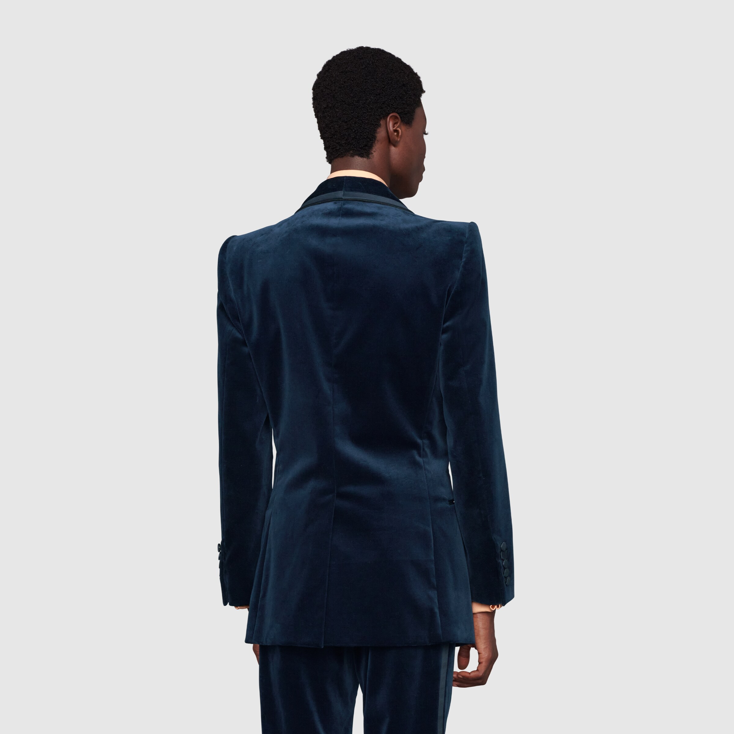 679470_Z4716_4376_005_100_0000_Light-Stretch-velvet-jacket-with-padded-shoulders.jpg