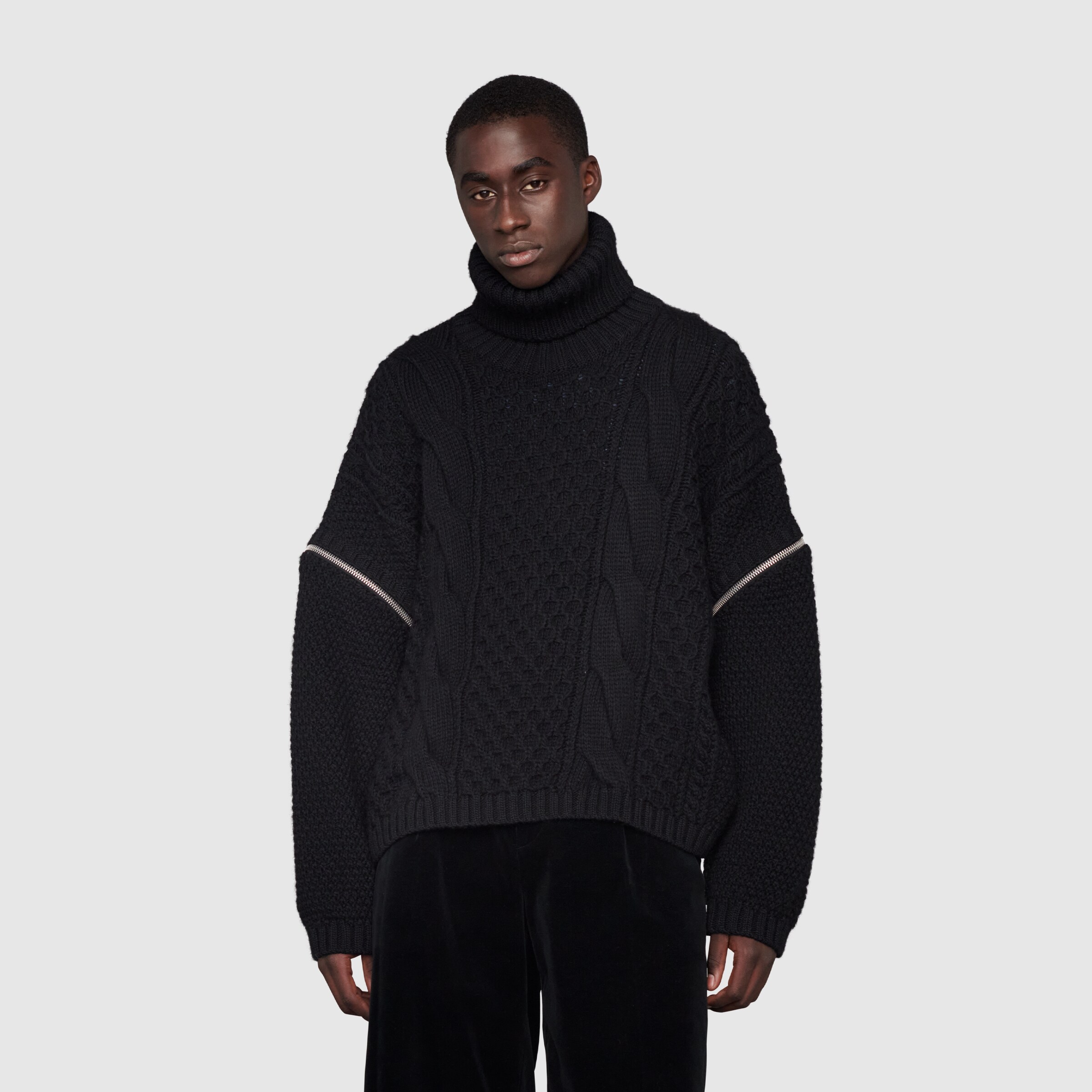 681621_XKB22_1000_004_100_0000_Light-Cable-knit-turtleneck-with-detachable-sleeves.jpg