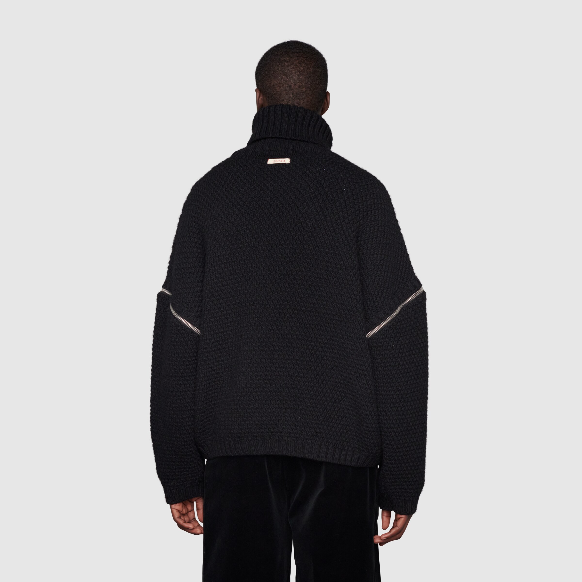 681621_XKB22_1000_005_100_0000_Light-Cable-knit-turtleneck-with-detachable-sleeves.jpg