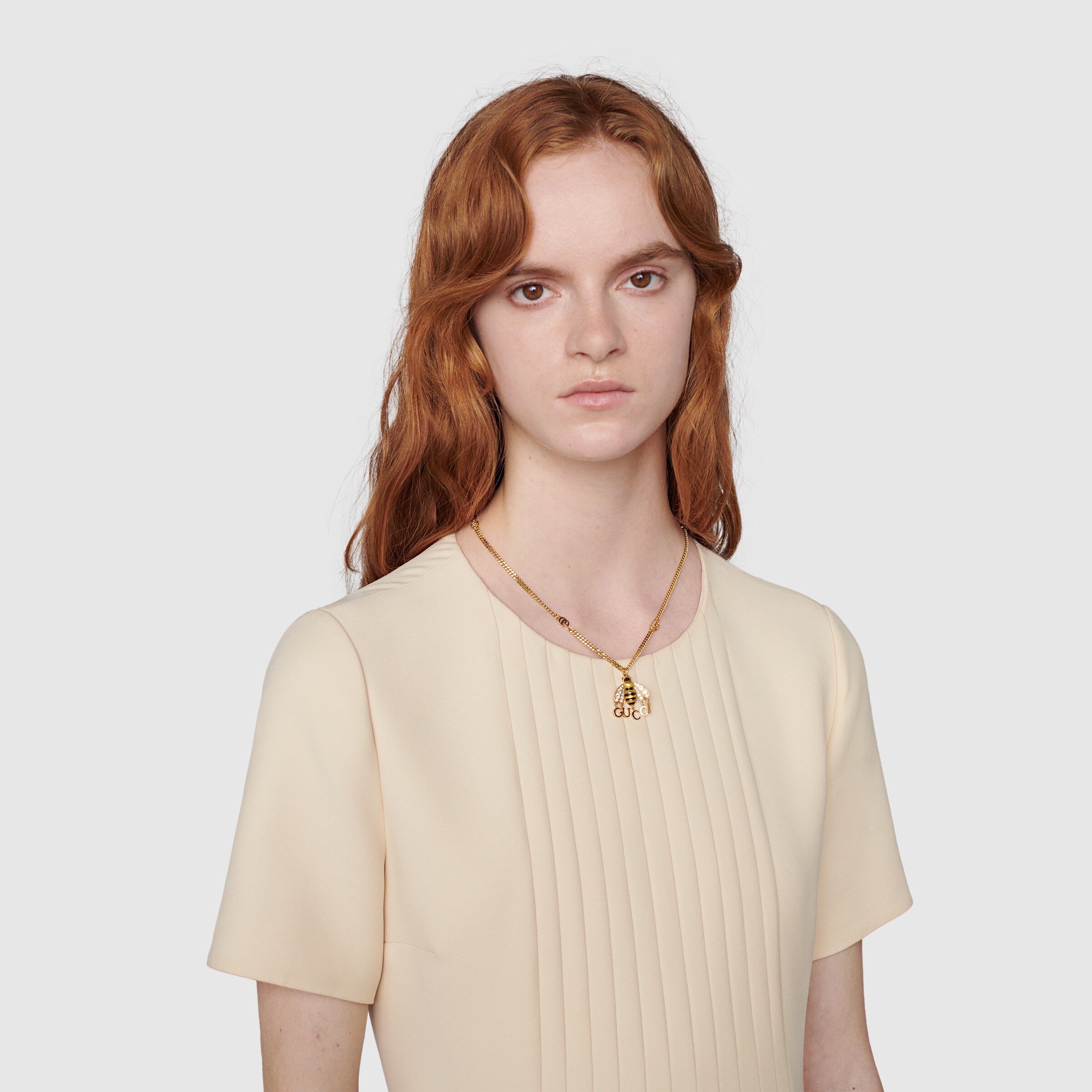 679011_I6656_8097_008_100_0000_Light-Chain-necklace-with-bee-pendant.jpg