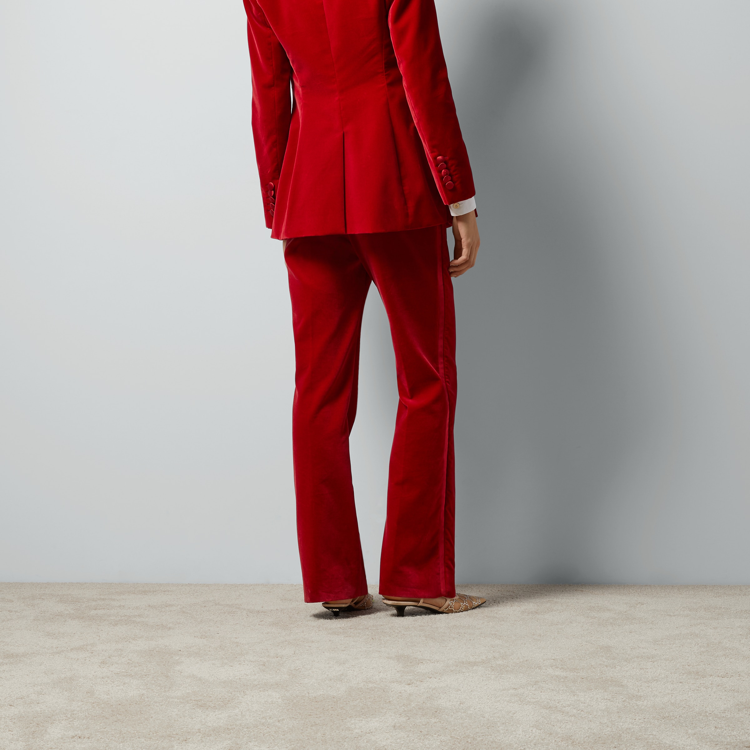 675762_ZAH1H_6487_011_100_0000_Light-Stretch-velvet-flared-trousers.jpg