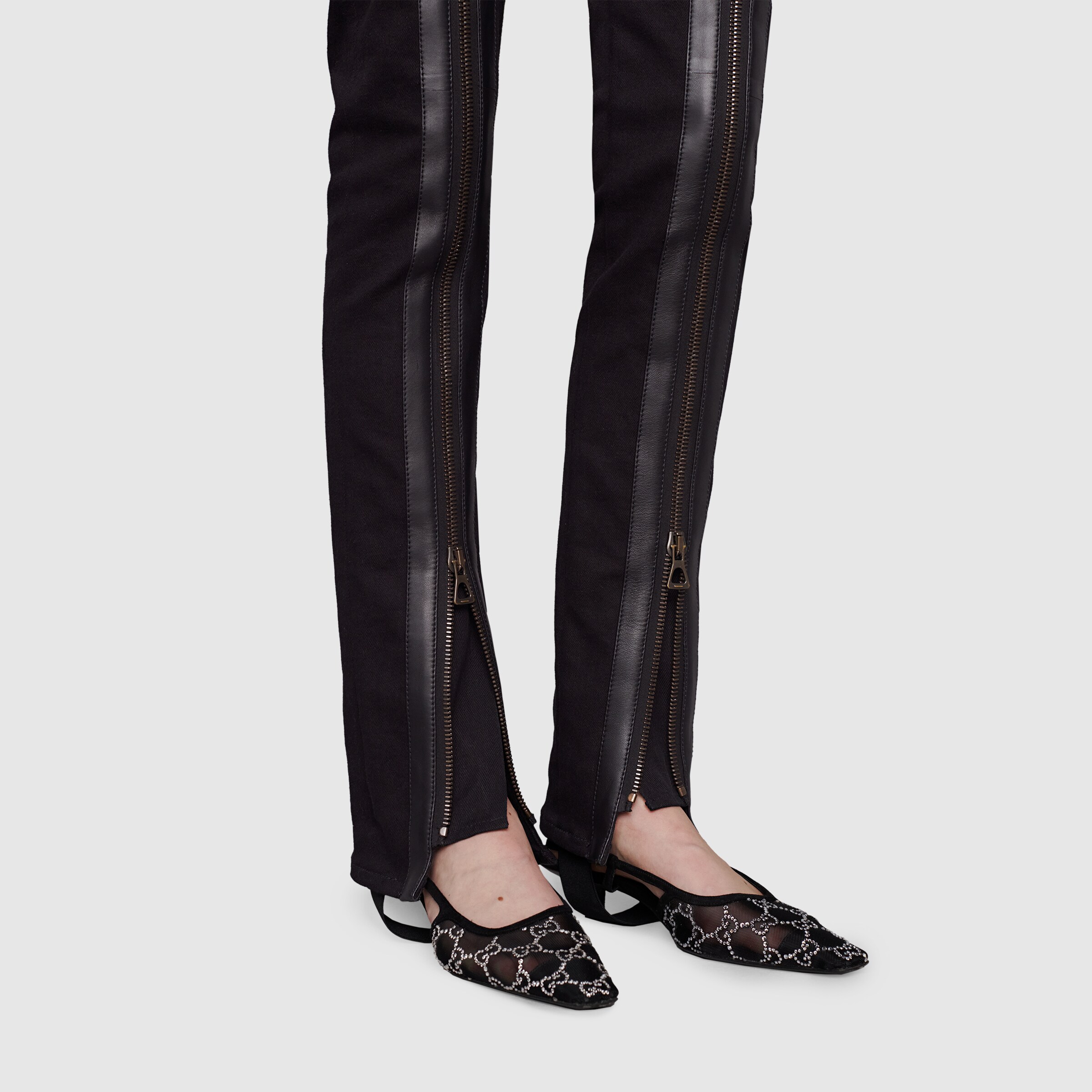 678743_XDBU9_1043_012_100_0000_Light-Zip-trousers-with-and-leather-pockets.jpg
