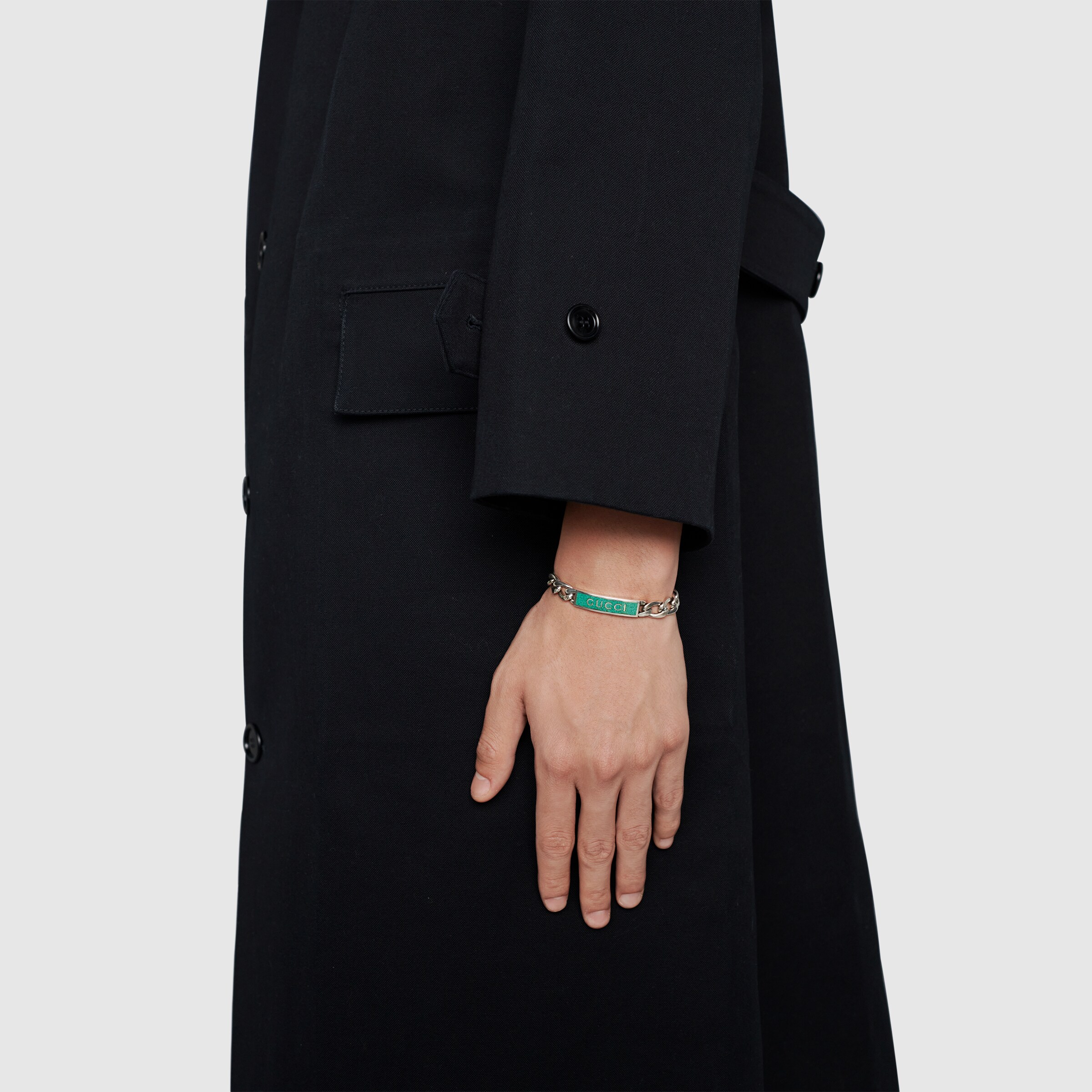 678712_J8410_8183_008_100_0000_Light-Enamel-bracelet-with-Gucci-logo.jpg