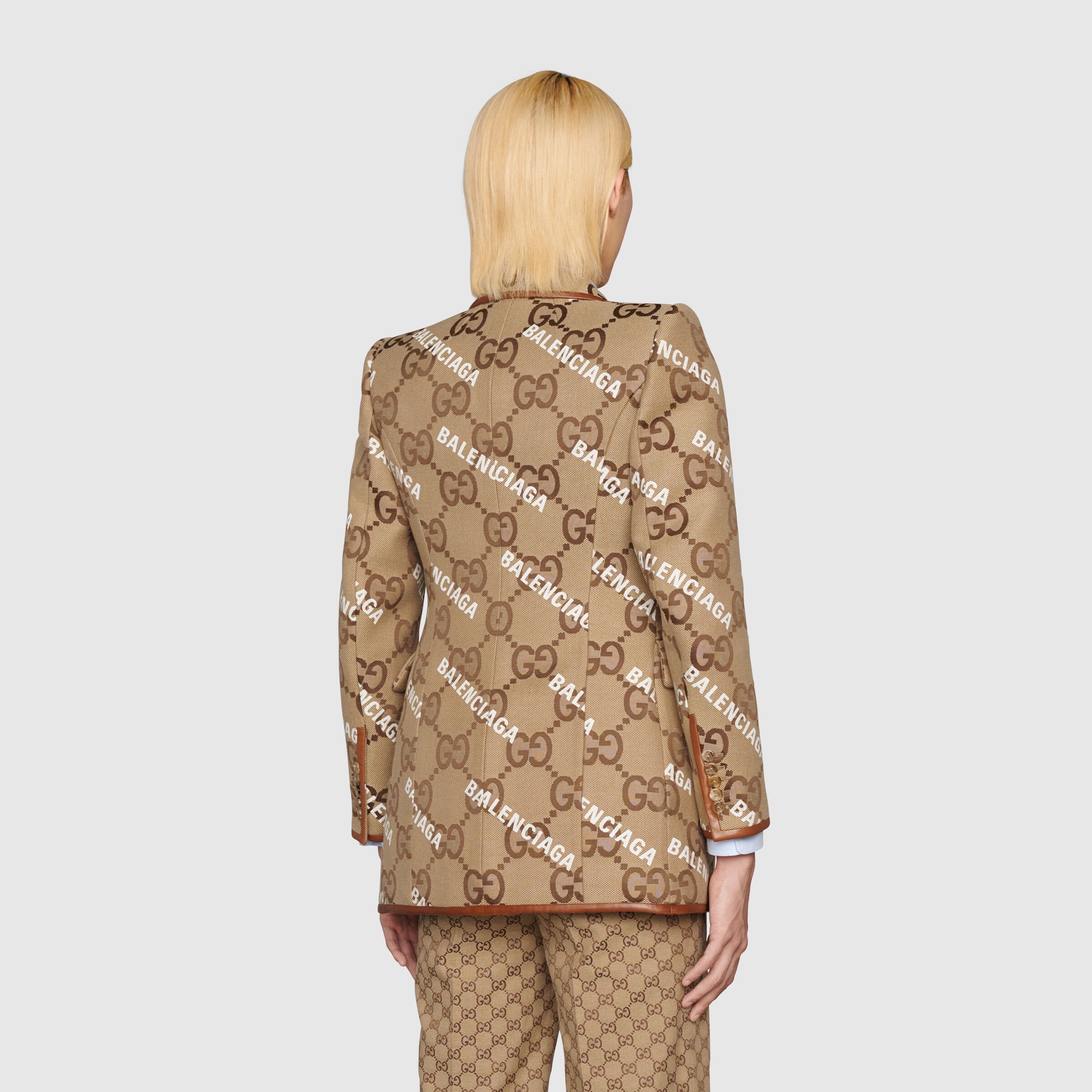 676013_Z8AS6_2190_005_100_0000_Light-The-Hacker-Project-jumbo-GG-jacket.jpg