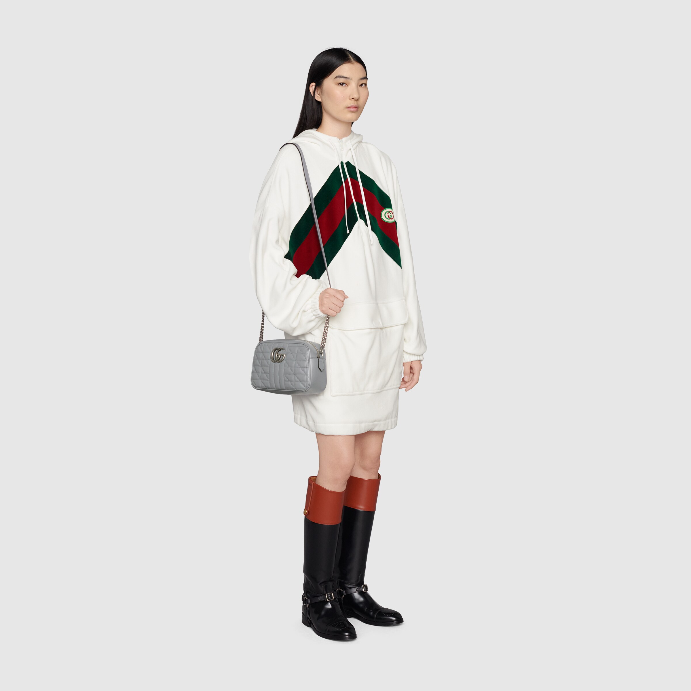 447632_UM8BN_1711_005_100_0000_Light-GG-Marmont-small-shoulder-bag.jpg