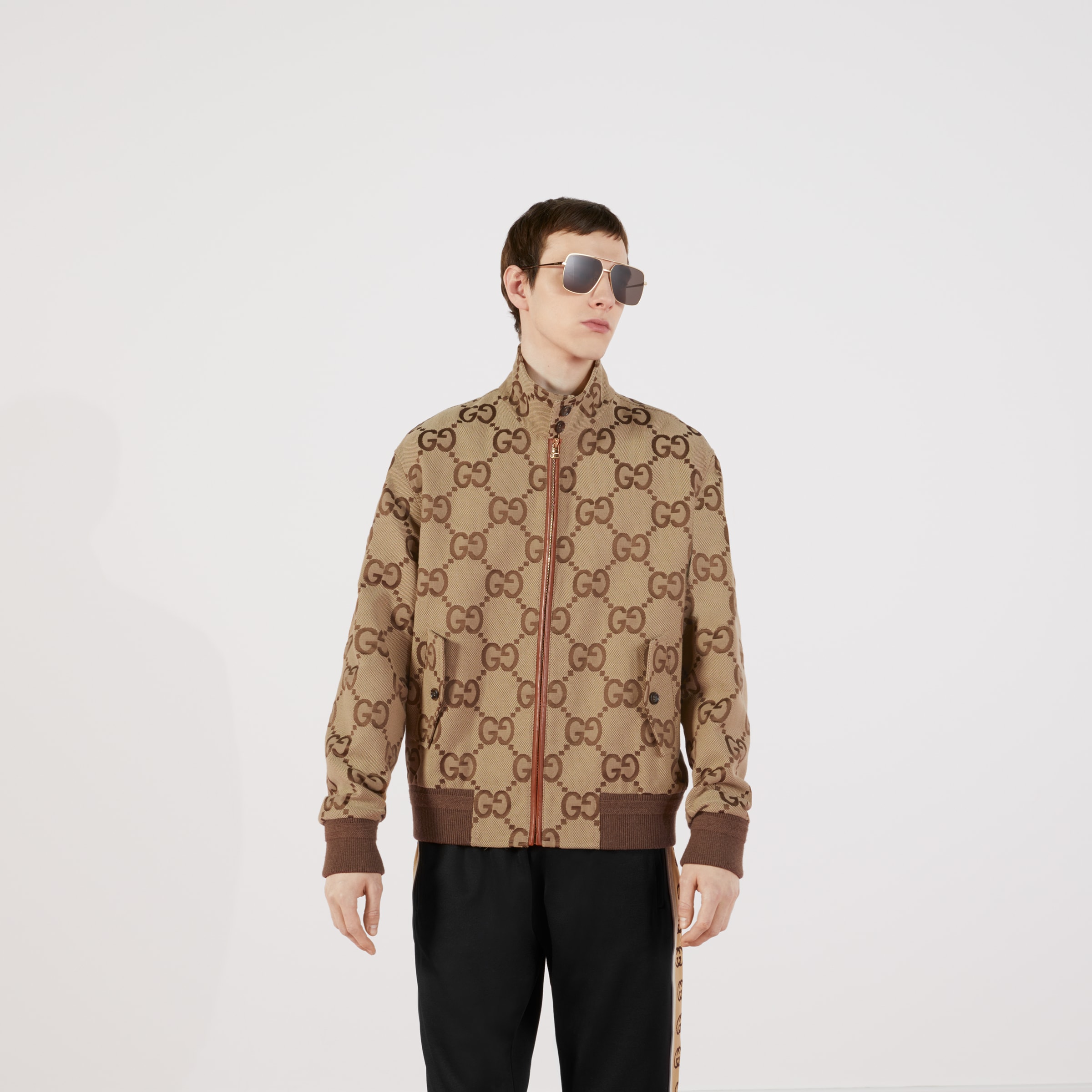 680812_Z8AVS_2580_010_100_0000_Light-Jumbo-GG-canvas-jacket.jpg