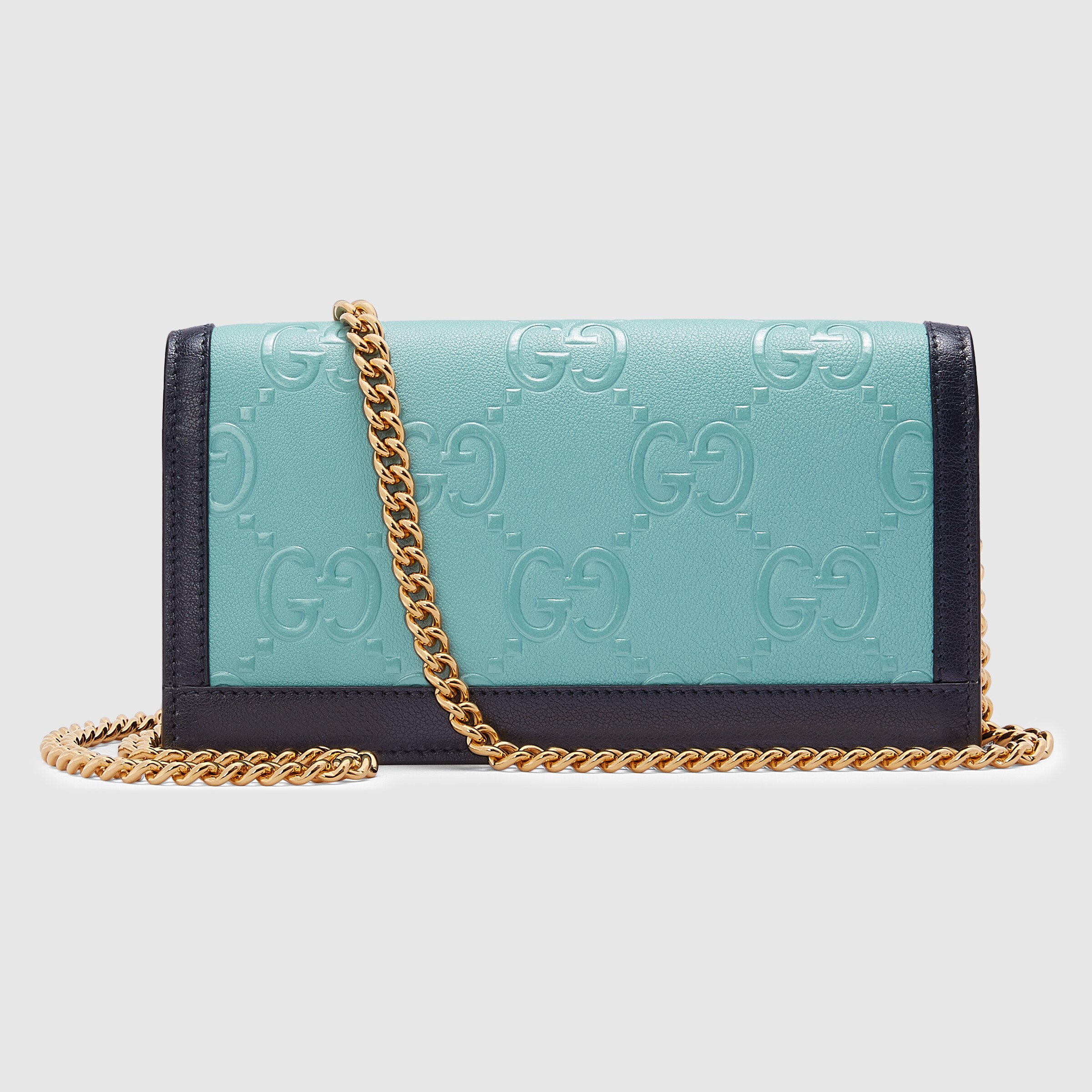 676155_UF4AX_4967_003_100_0014_Light-GG-wallet-with-chain.jpg