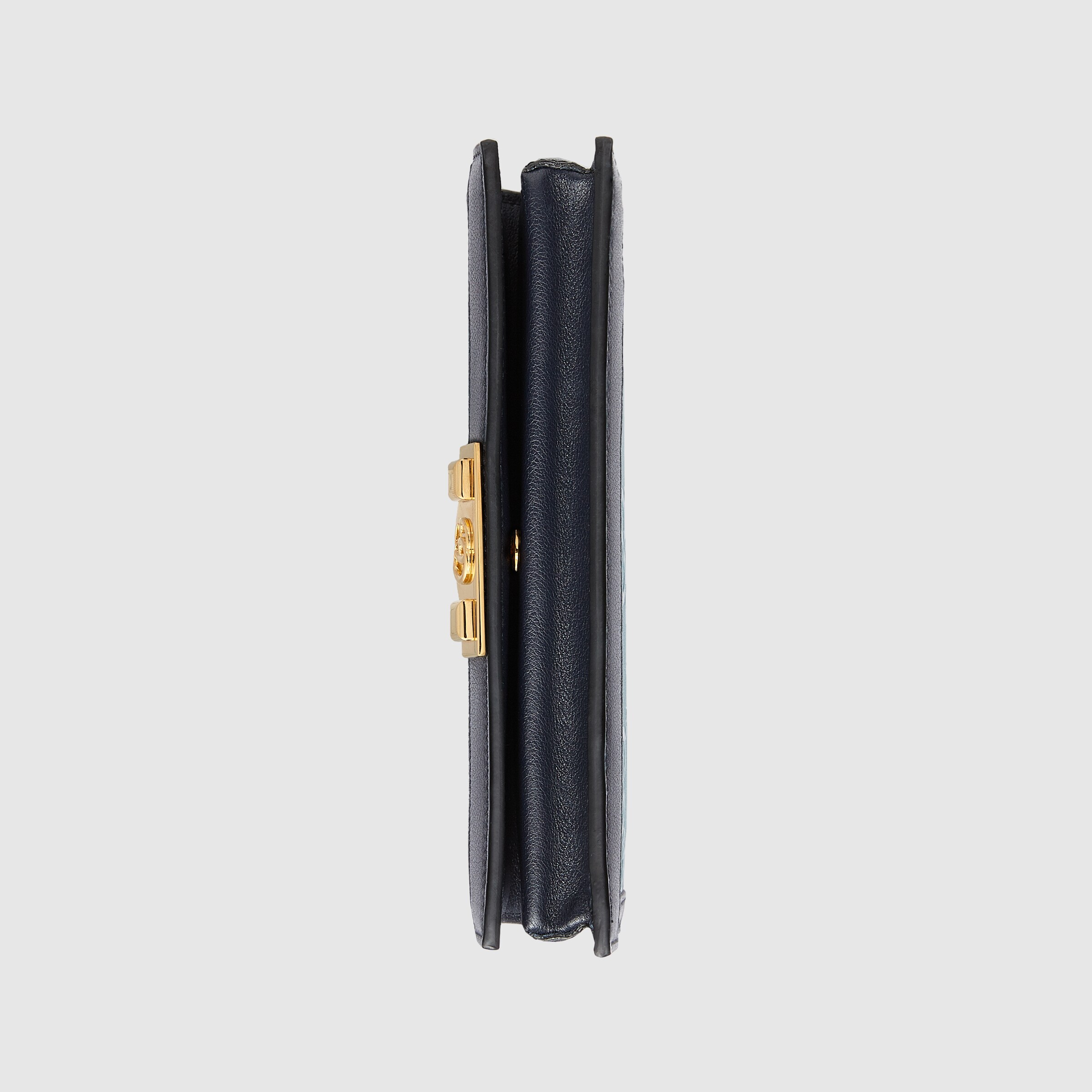 676155_UF4AX_4967_009_100_0014_Light-GG-wallet-with-chain.jpg