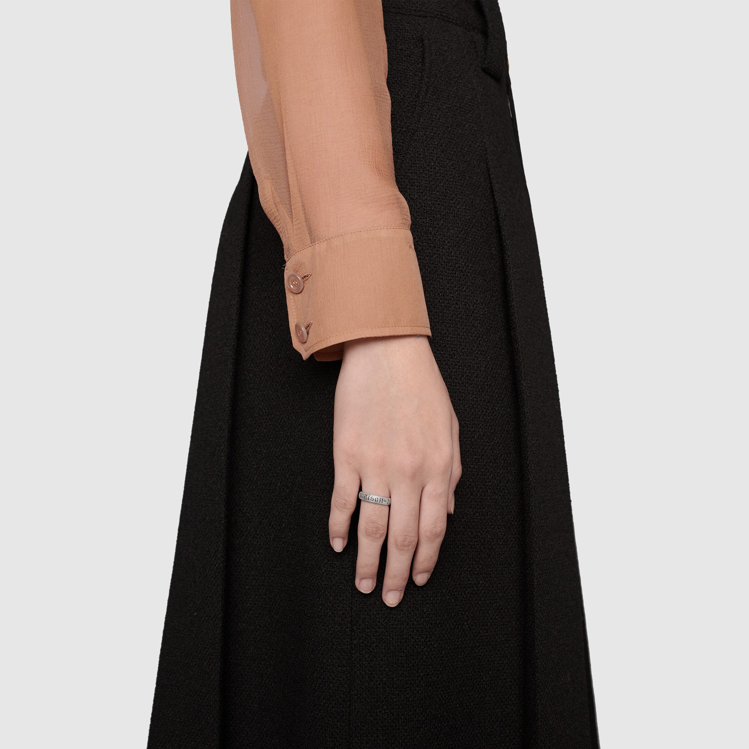 678668_J8400_0701_008_100_0000_Light-Thin-Maison-de-lAmour-ring.jpg