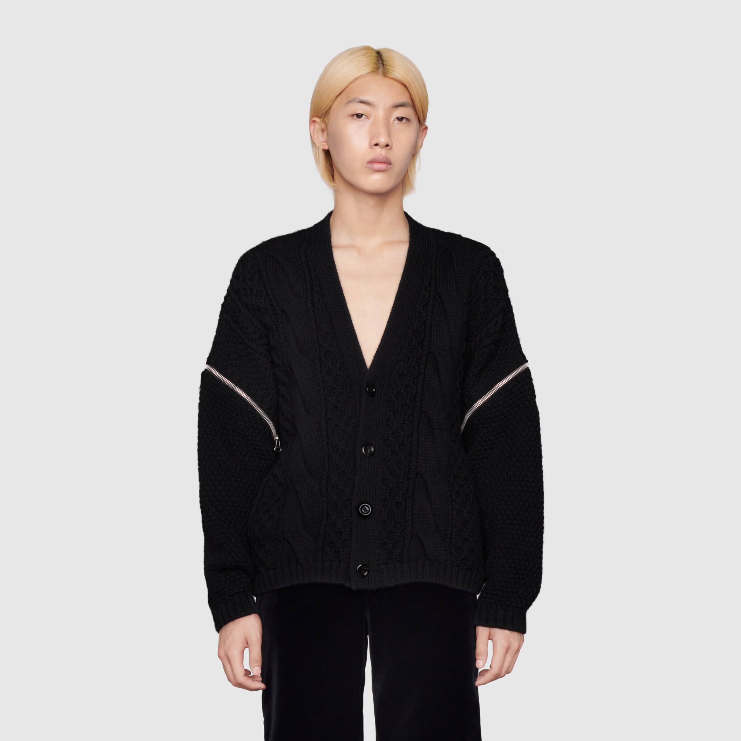 681624_XKB22_1000_004_100_0000_Light-Cable-knit-cardigan-with-detachable-sleeves.jpg