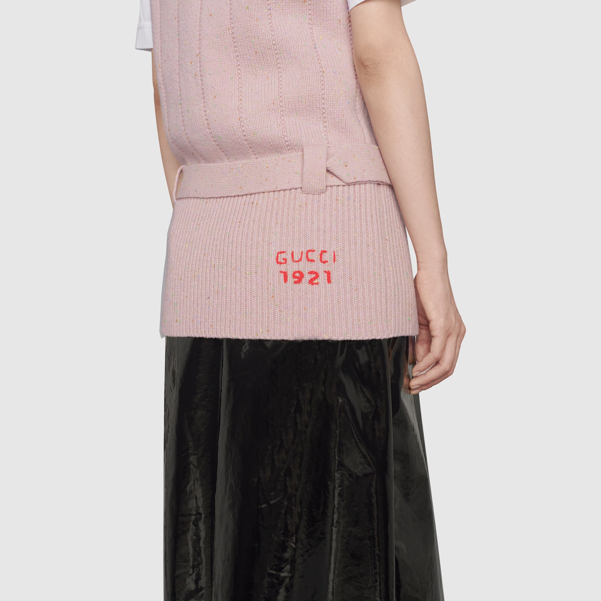 680891_XKB3A_5018_012_100_0000_Light-Belted-rib-wool-knit-vest.jpg