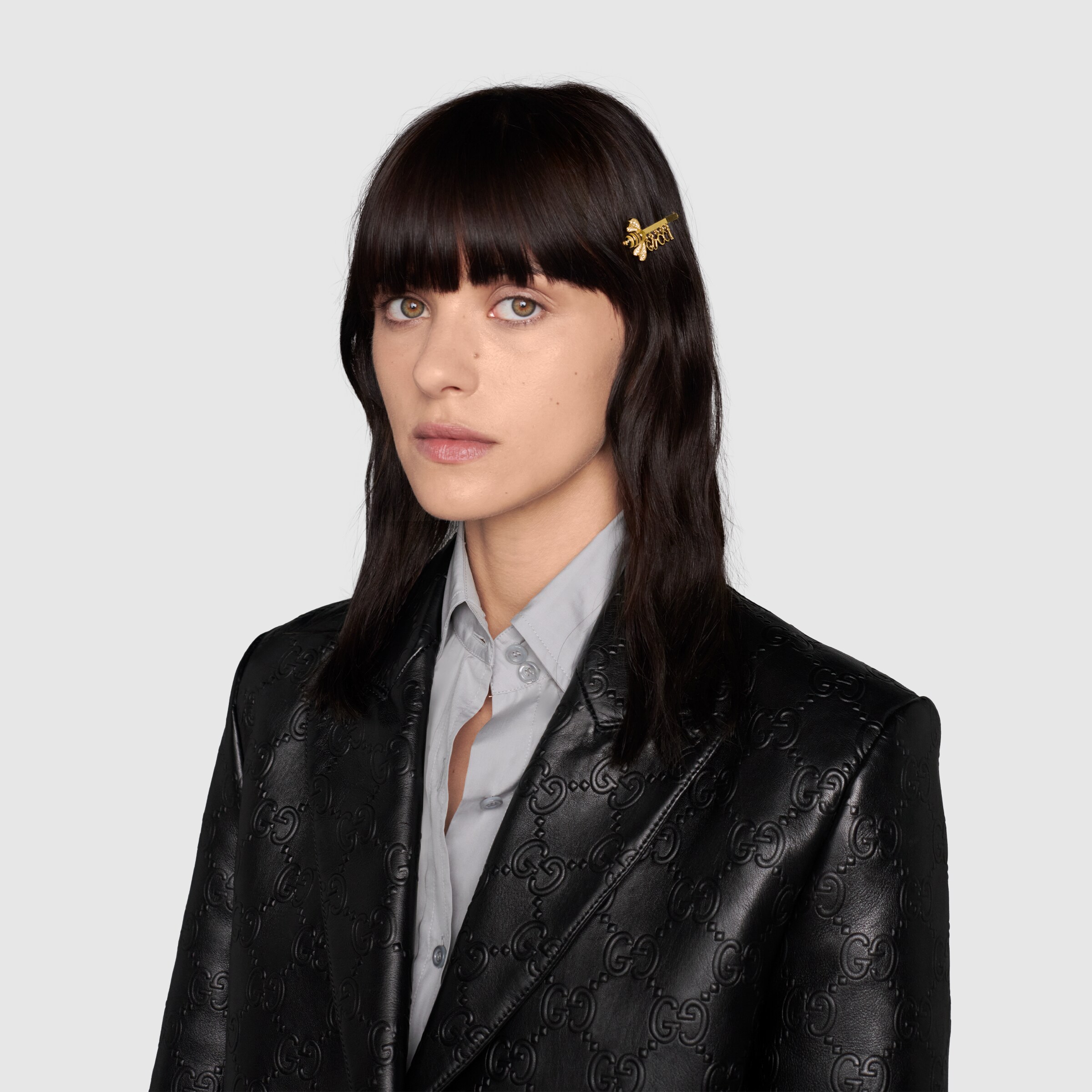679017_I6656_8097_008_100_0000_Light-Bee-hair-slide-with-Gucci-script.jpg