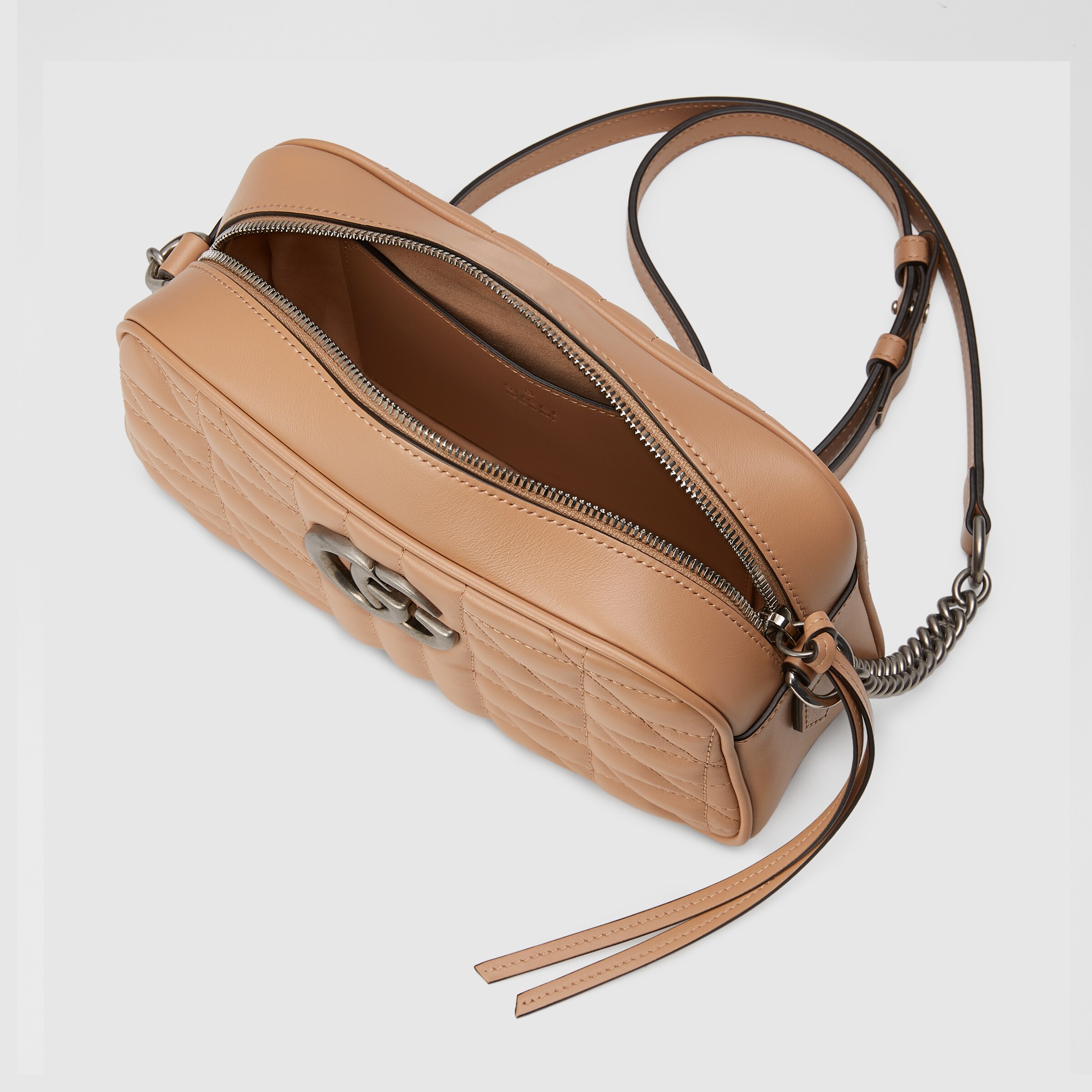 447632_UM8BN_2754_010_100_0000_Light-GG-Marmont-small-shoulder-bag.jpg