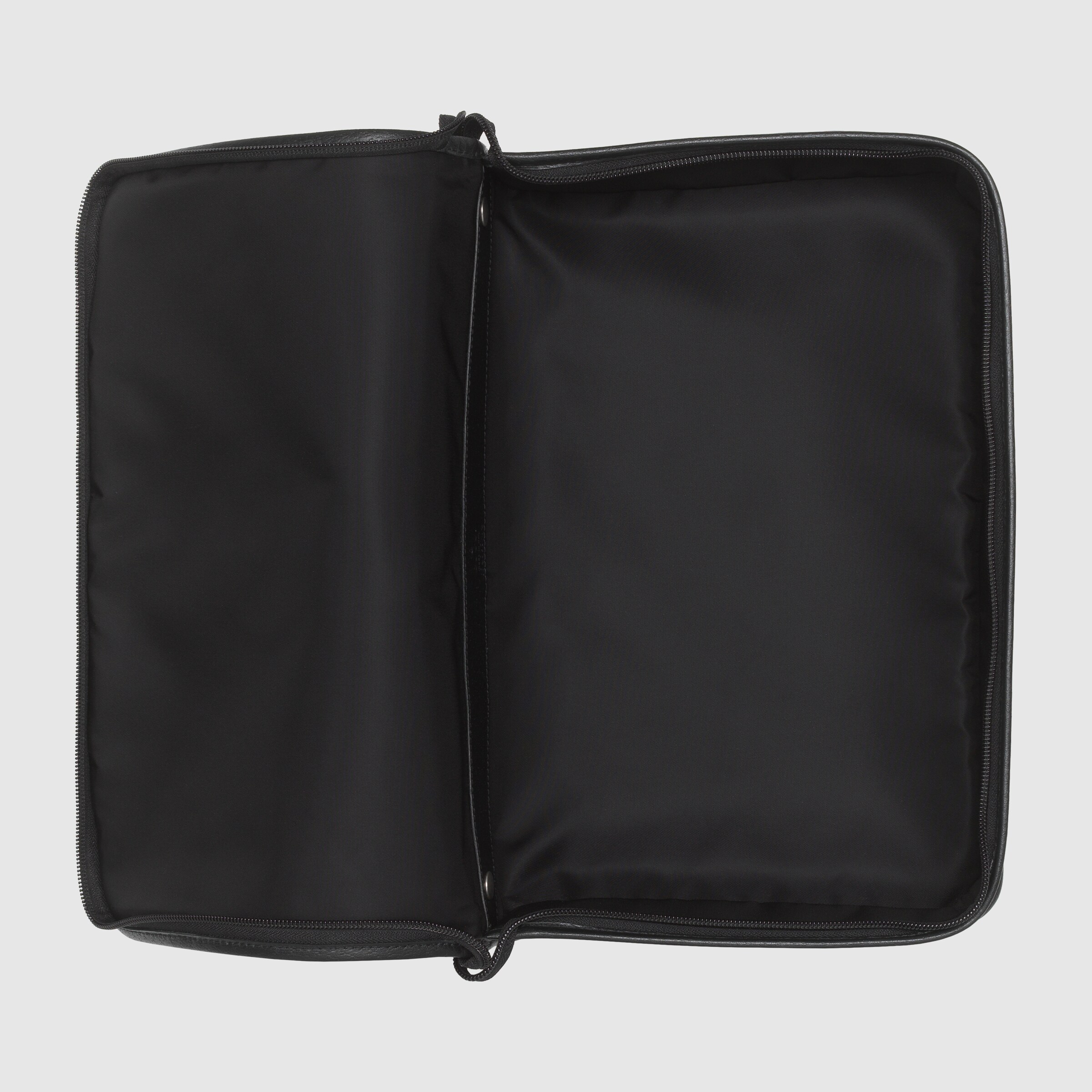 674797_UKDLN_1000_007_053_0000_Light-Gucci-Off-The-Grid-medium-packing-cube.jpg