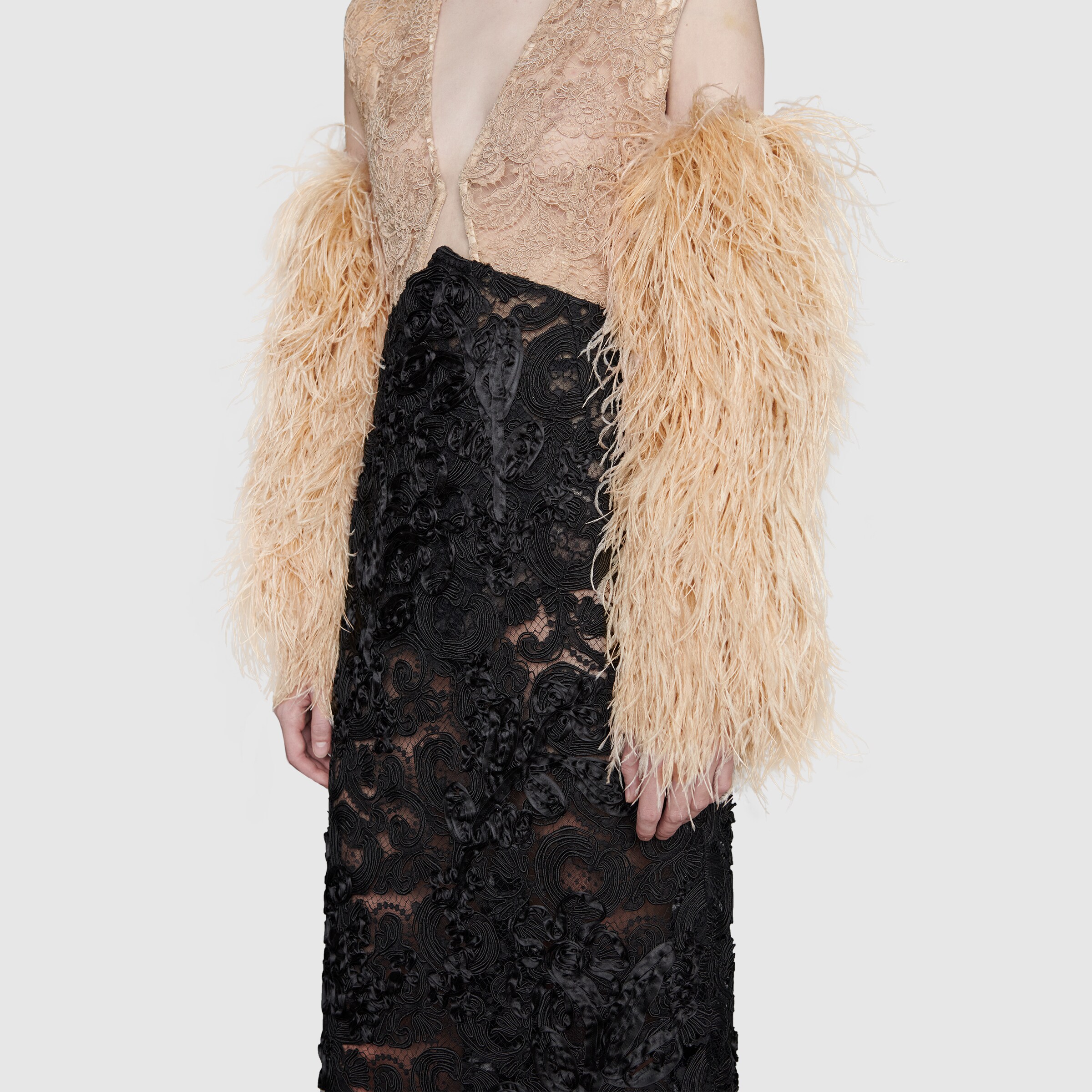 681571_3SAB4_5972_008_100_0000_Light-Slip-on-feather-arm-warmers.jpg