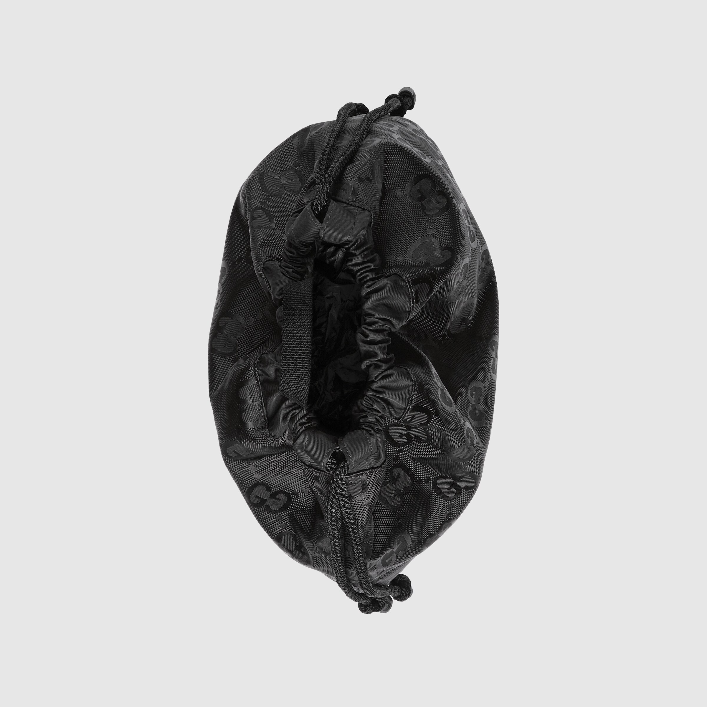 674247_UKDQN_1000_006_093_0000_Light-Gucci-Off-The-Grid-laundry-bag.jpg