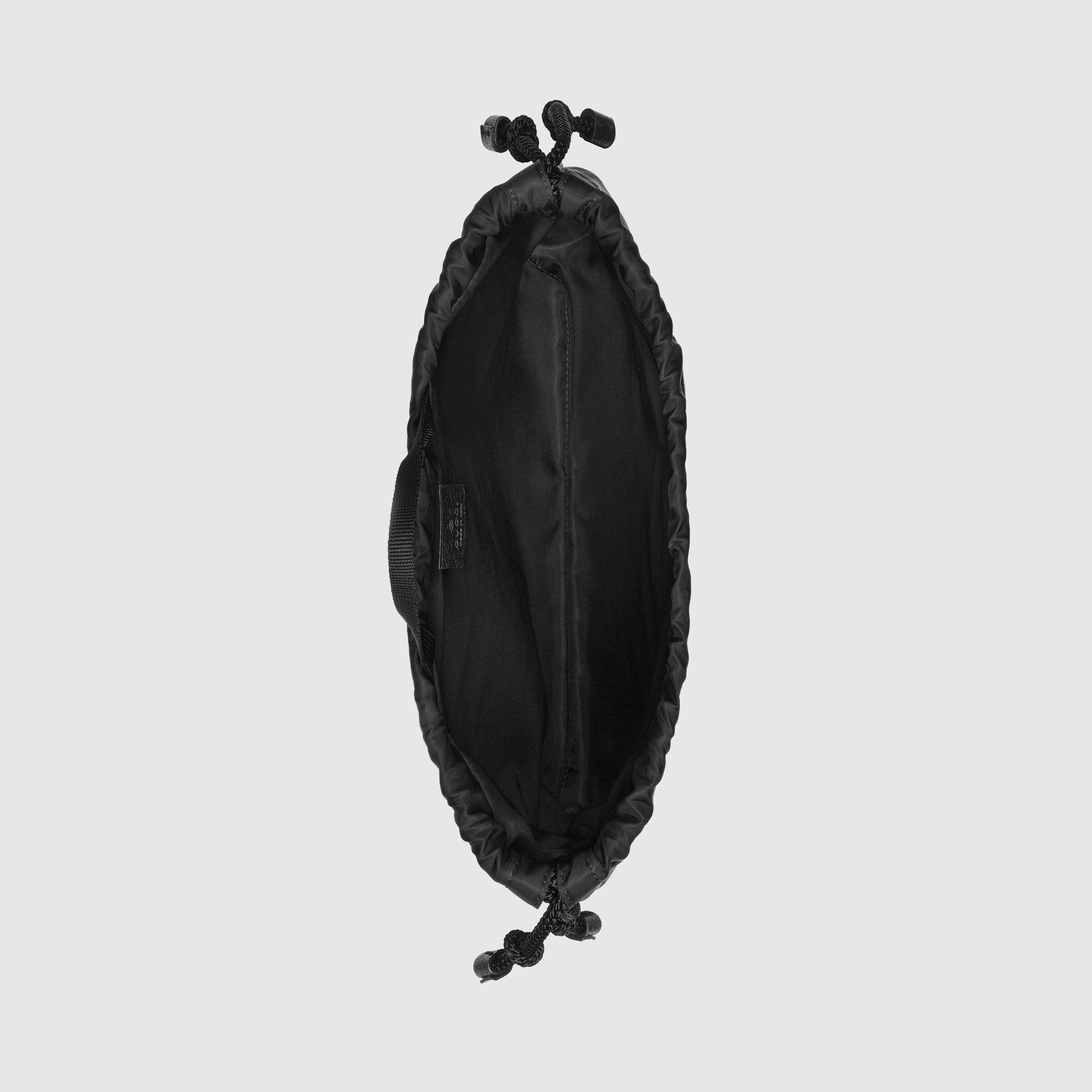 674247_UKDQN_1000_007_093_0000_Light-Gucci-Off-The-Grid-laundry-bag.jpg