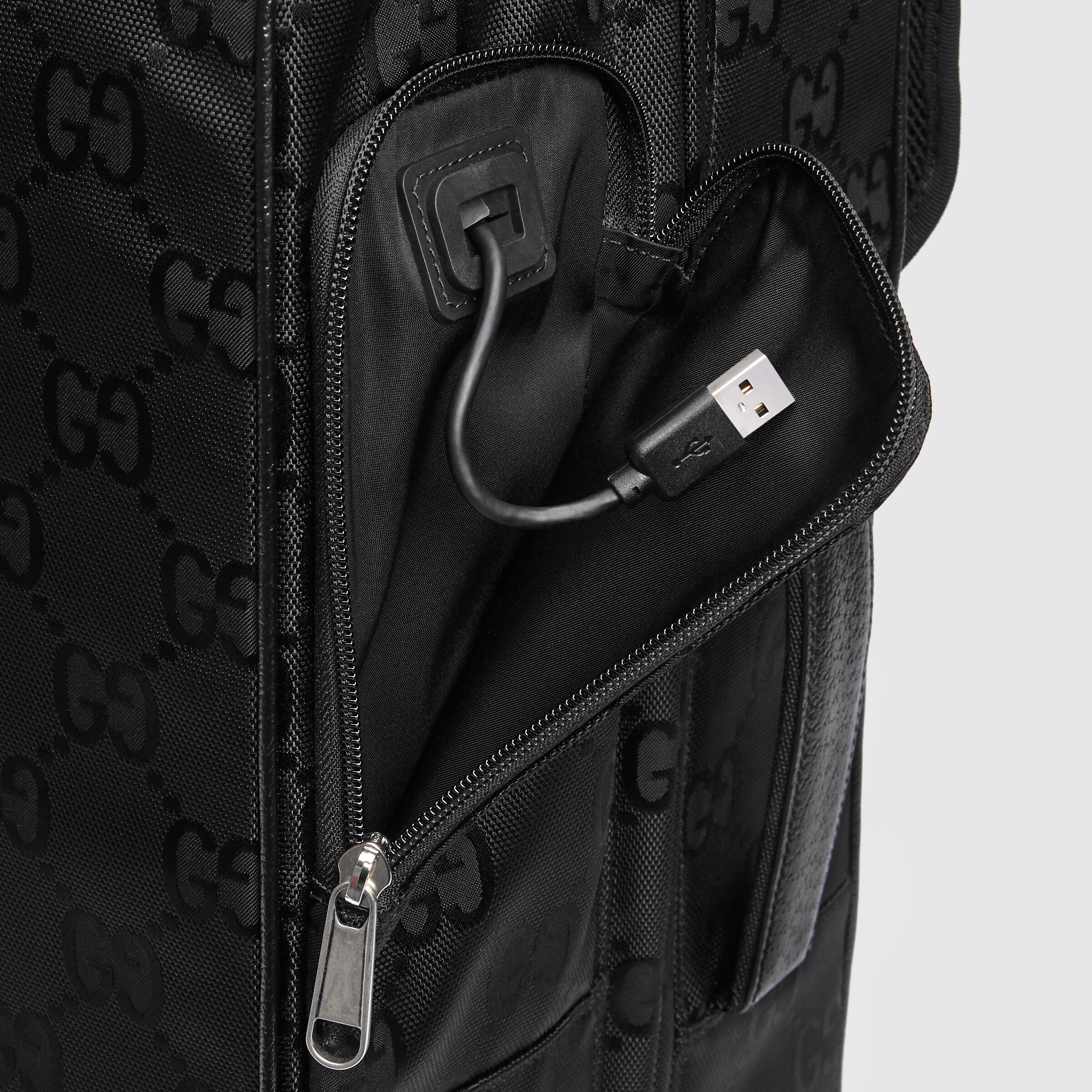 674234_UKDKN_1000_012_100_0000_Light-Gucci-Off-The-Grid-carry-on.jpg