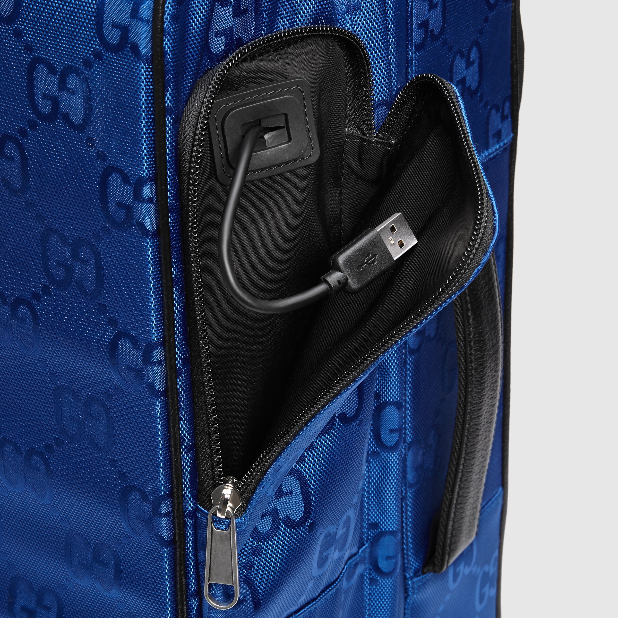 674234_UKDKN_4267_012_100_0000_Light-Gucci-Off-The-Grid-carry-on.jpg