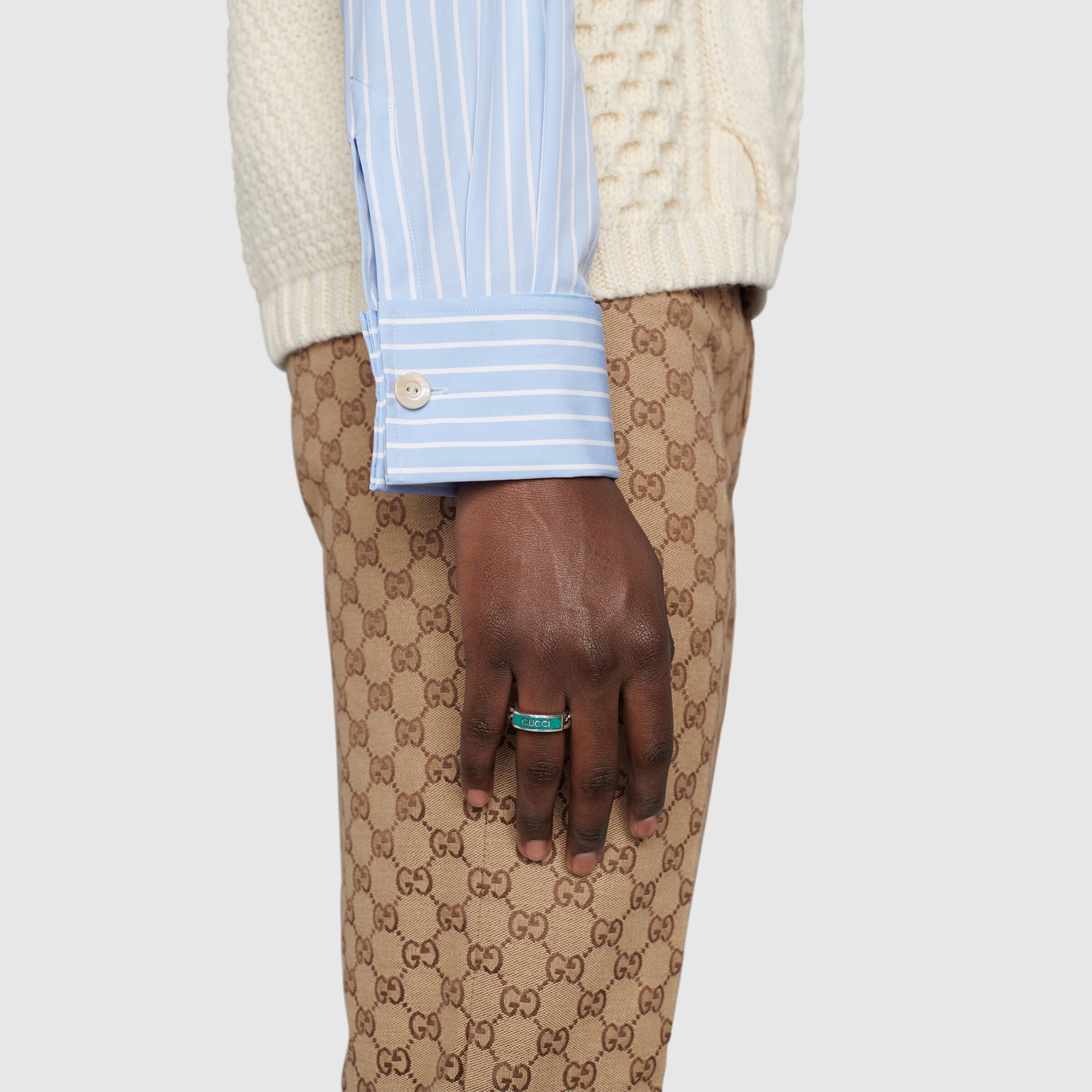 678711_J8410_8183_008_100_0000_Light-Gucci-logo-ring-with-enamel.jpg