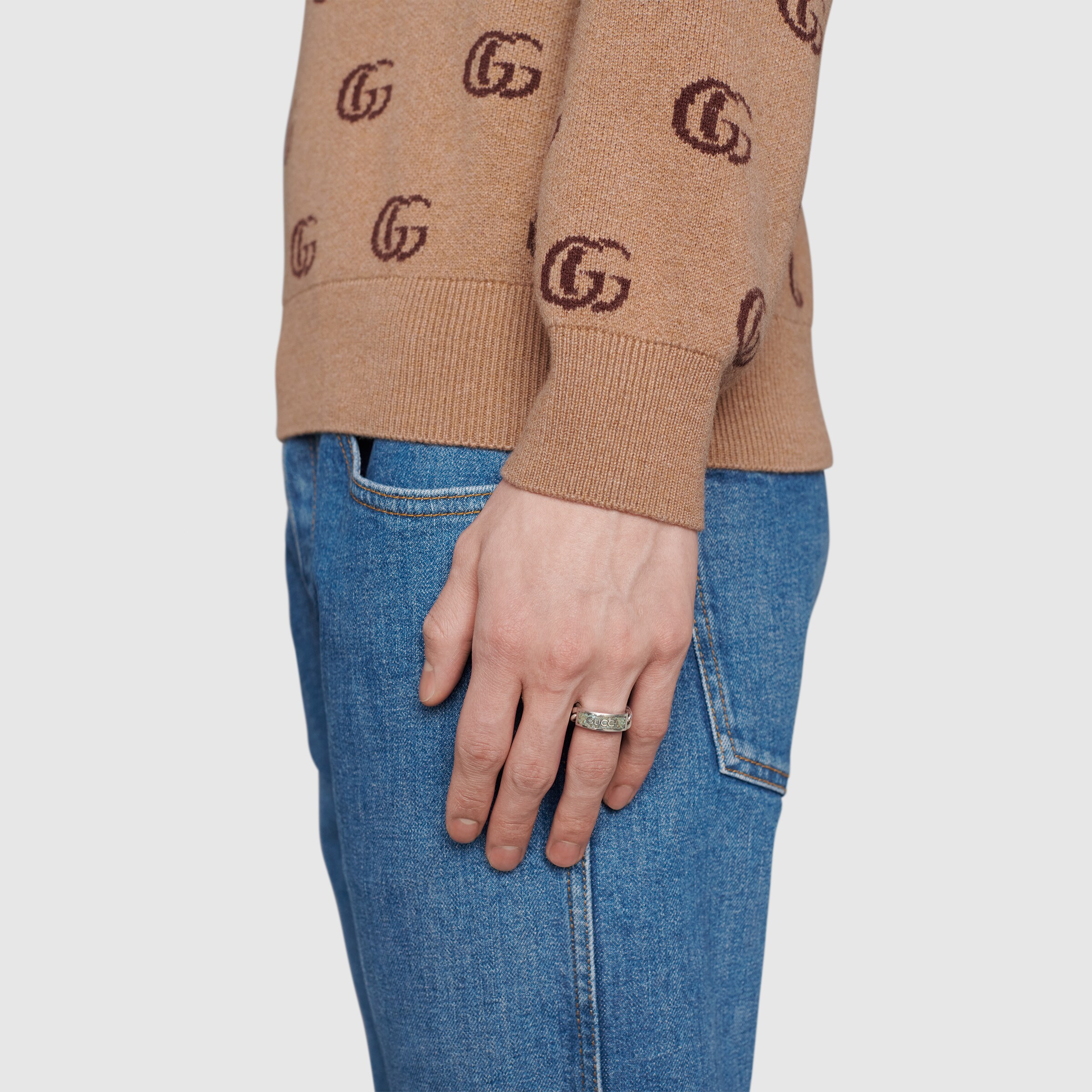 678711_J8410_9071_008_100_0000_Light-Gucci-logo-ring-with-enamel.jpg