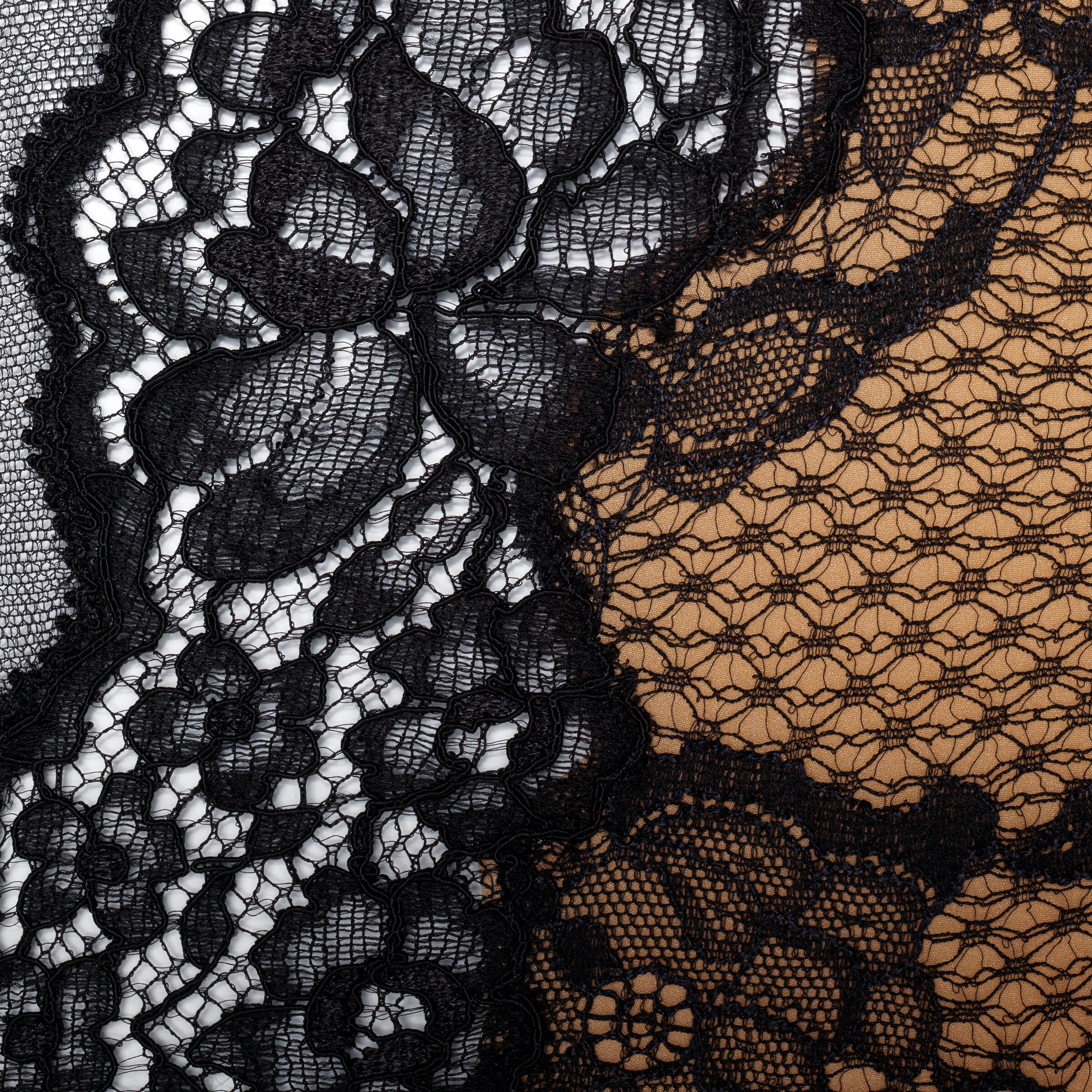 682707_XUAC1_1000_011_100_0000_Light-Flower-lace-bodysuit.jpg