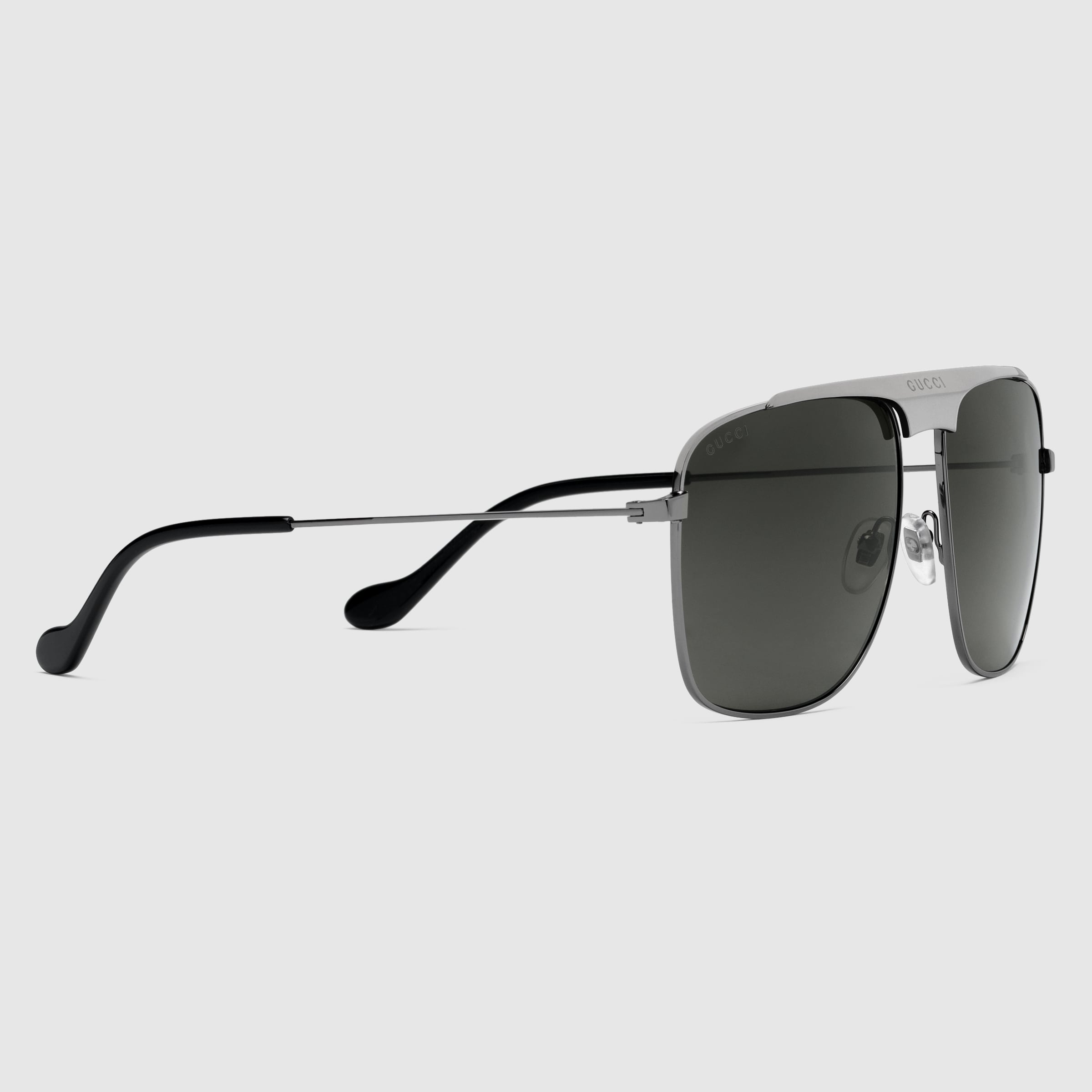Navigator sunglasses in ruthenium metal and grey | GUCCI® US