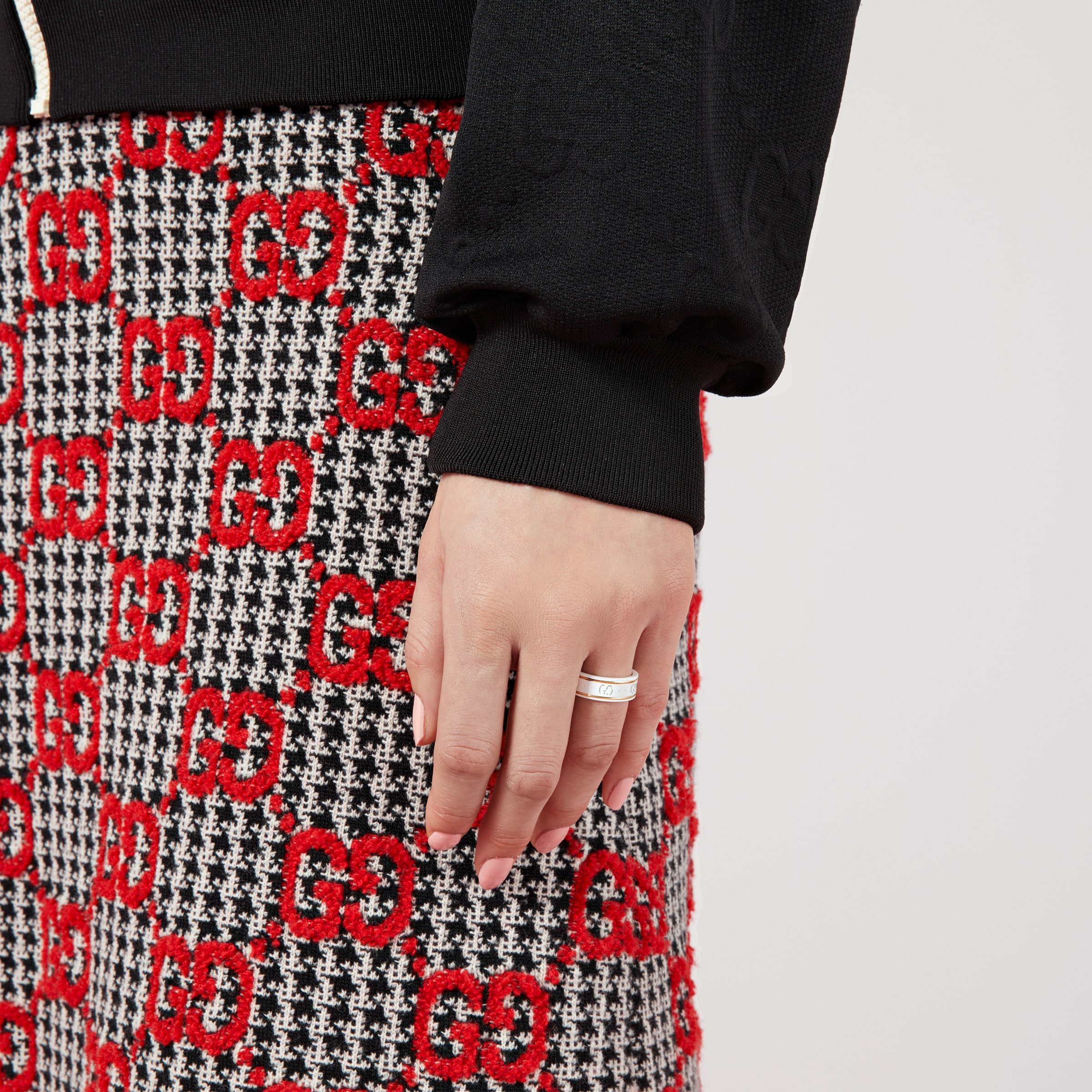 GUCCI ホワイトジルコニア、イエローゴールド　お値下げ！ アイコン〕インターロッキングG 18K リング ・18K イエローゴールド