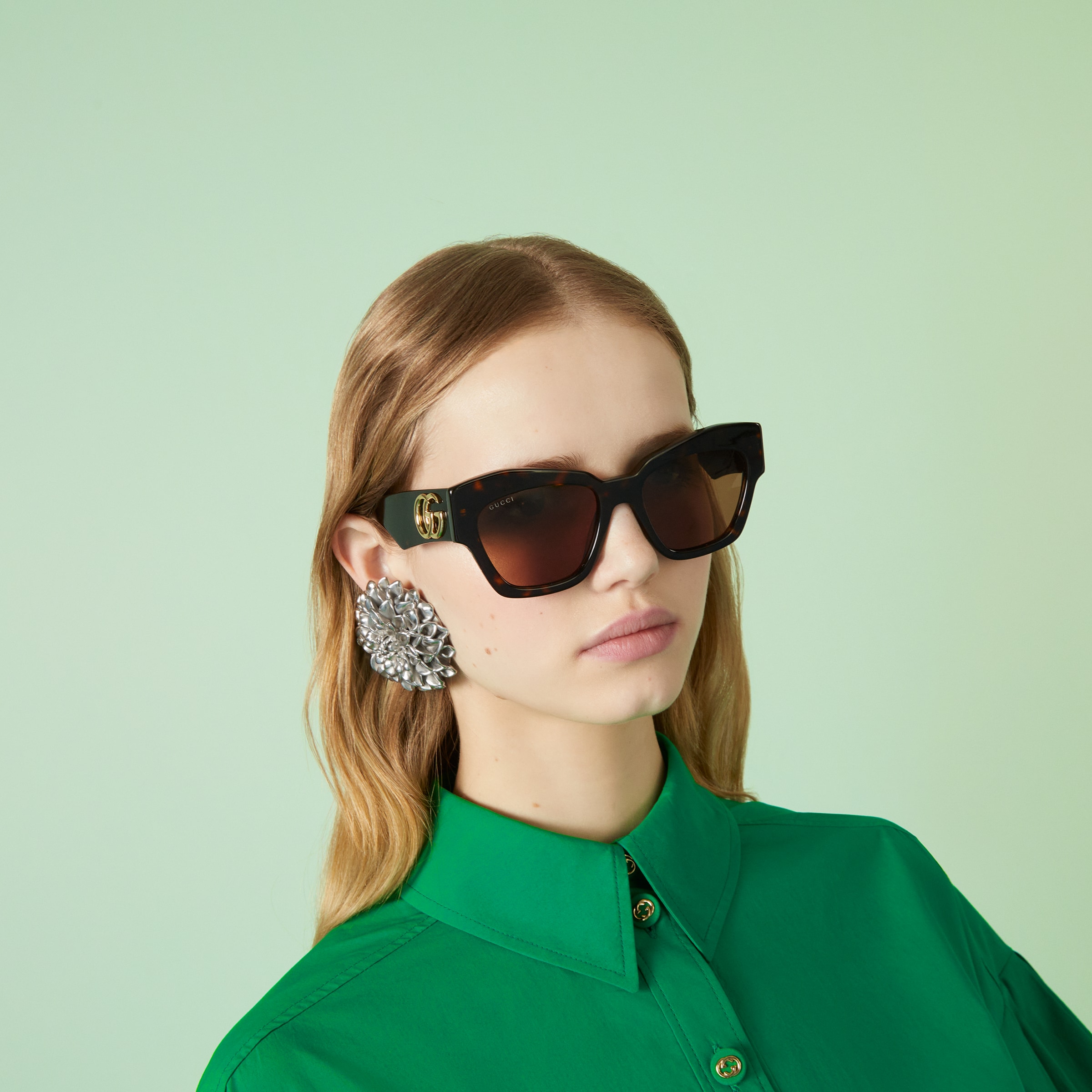 Cat-eye frame sunglasses in tortoiseshell acetate | GUCCI® CA