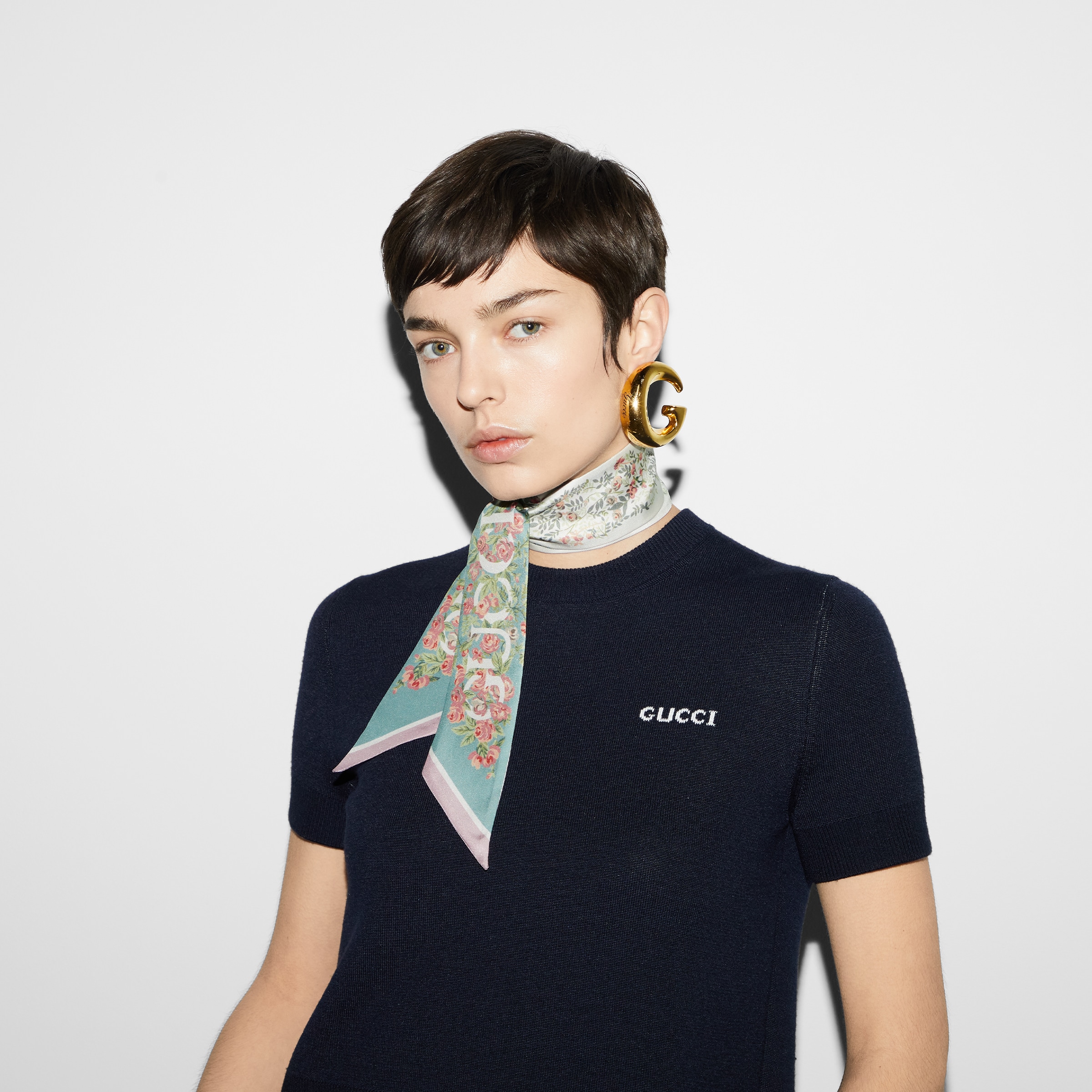 ★GUCCI★SILK NECK BOW WITH HORSEBIT★シルクネックリボン Printed silk neck bow in beige and ebony | GUCCI® US