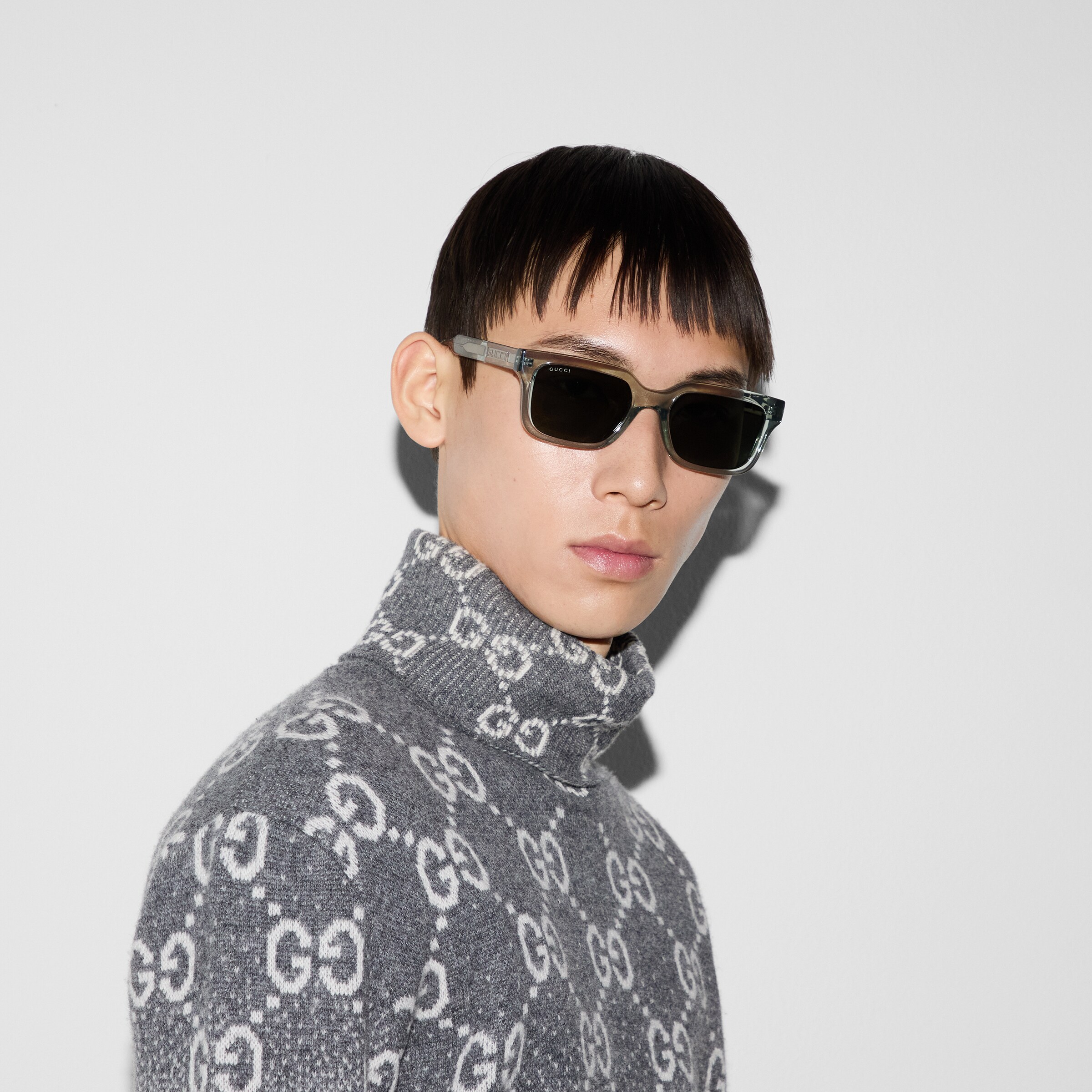 一級品✨GUCCI グッチ GG2452 クリア グレー サングラス　ケース付 一級品✨GUCCI グッチ GG2452 クリア グレー サングラス ケース付