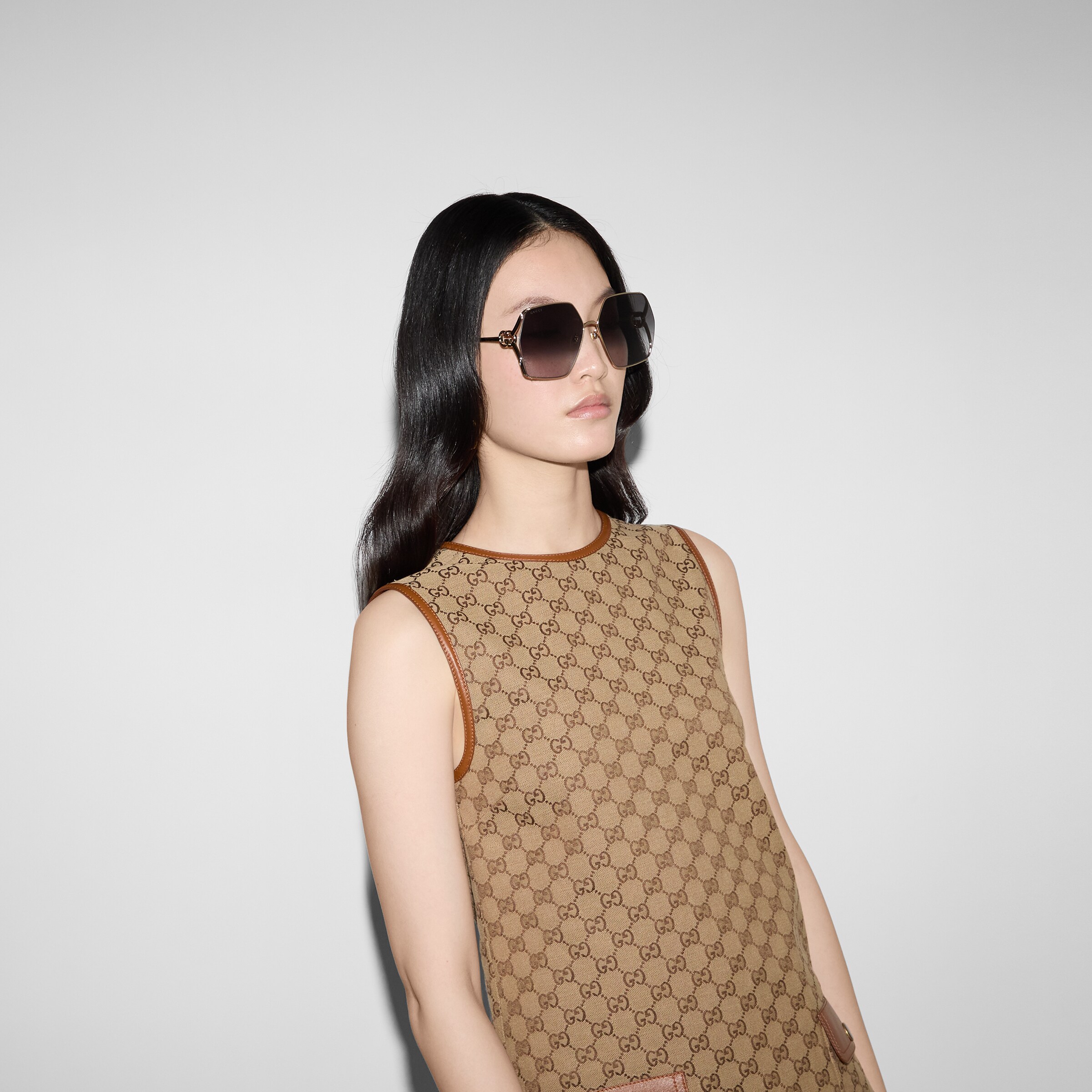 GUCCI ゴールドスクエアサングラス スクエア サングラス ・ゴールドトーン | GUCCI公式