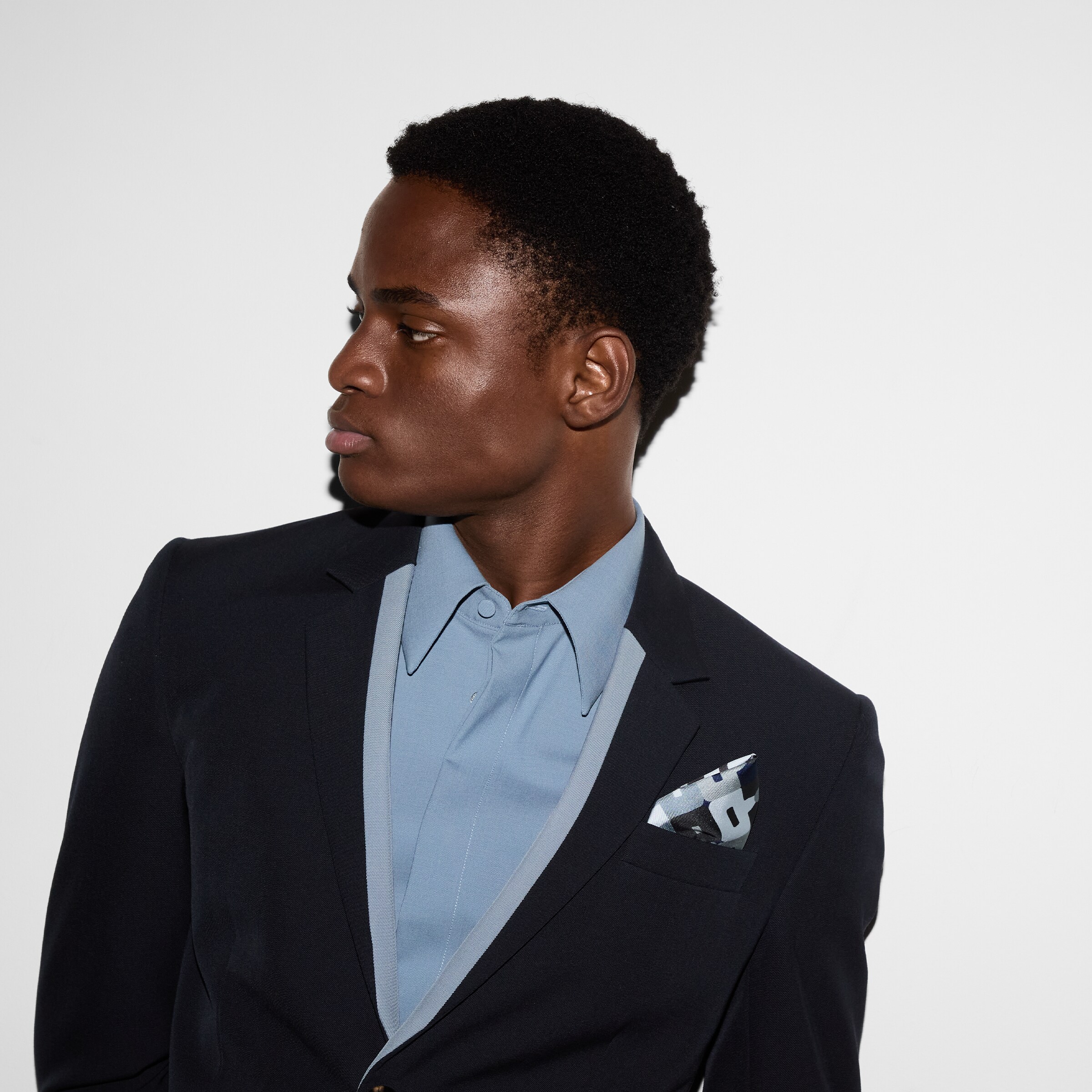 GUCCI ハンカチーフ プリント コットン ハンカチ ・ダークブルー＆ブルー | GUCCI公式