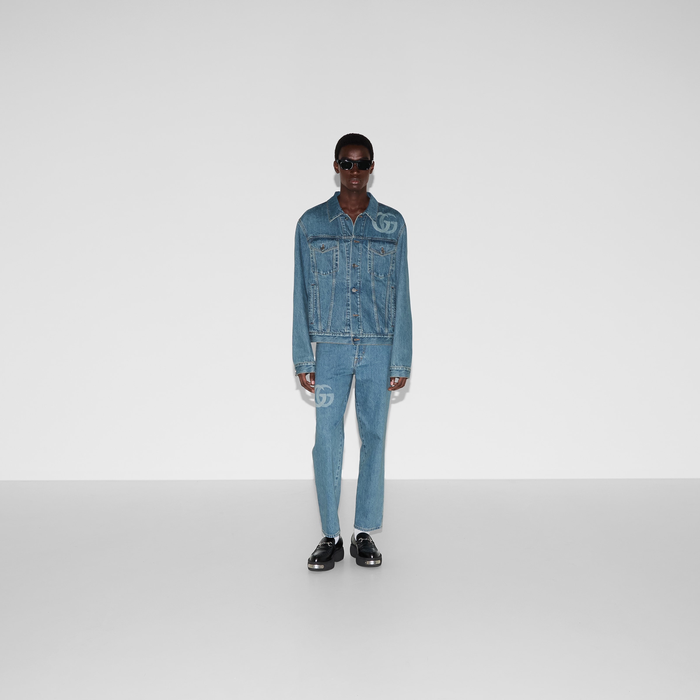 815625_XDC6W_4492_002_100_0000