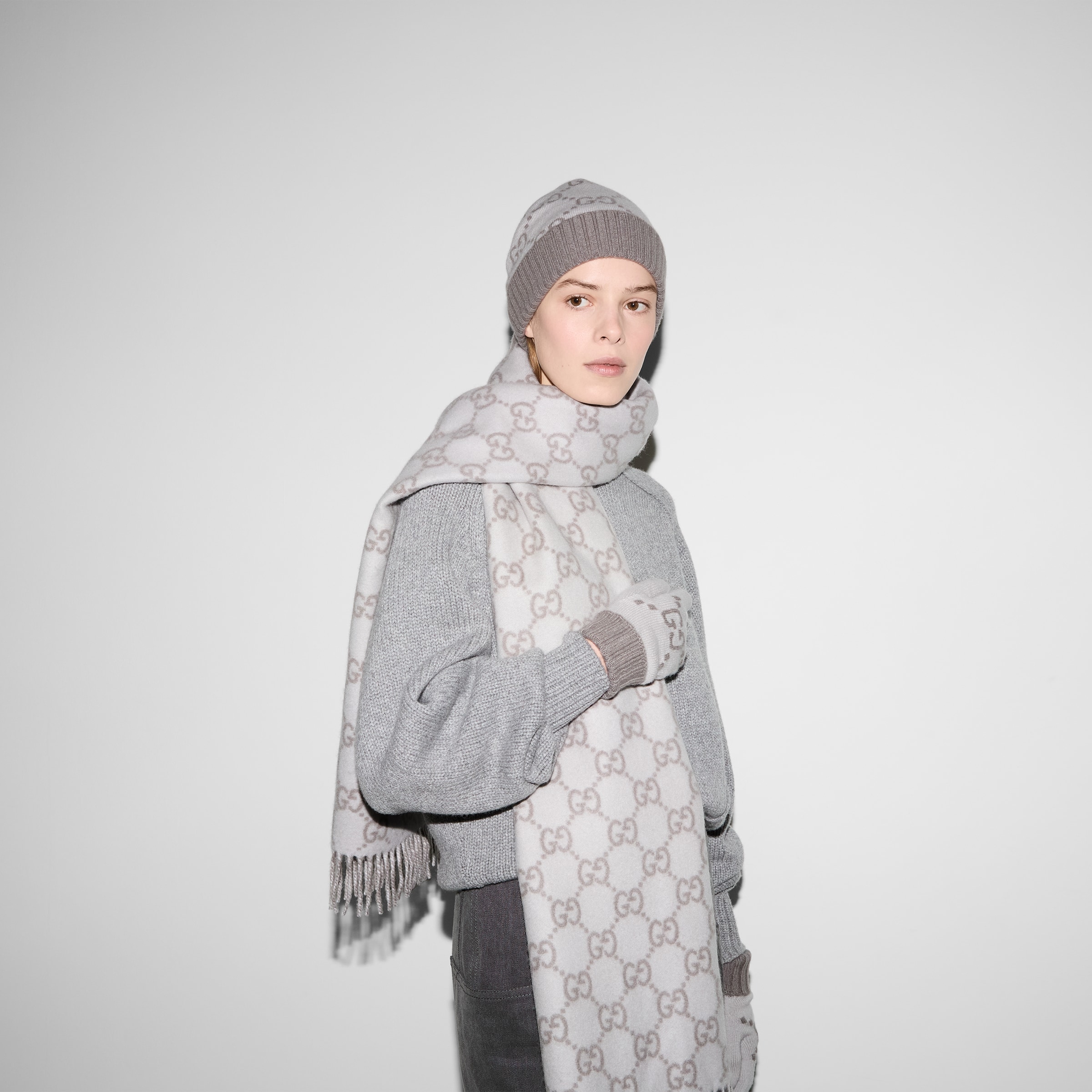 GUCCI手袋 GG cashmere jacquard gloves in ivory and light grey | GUCCI® US