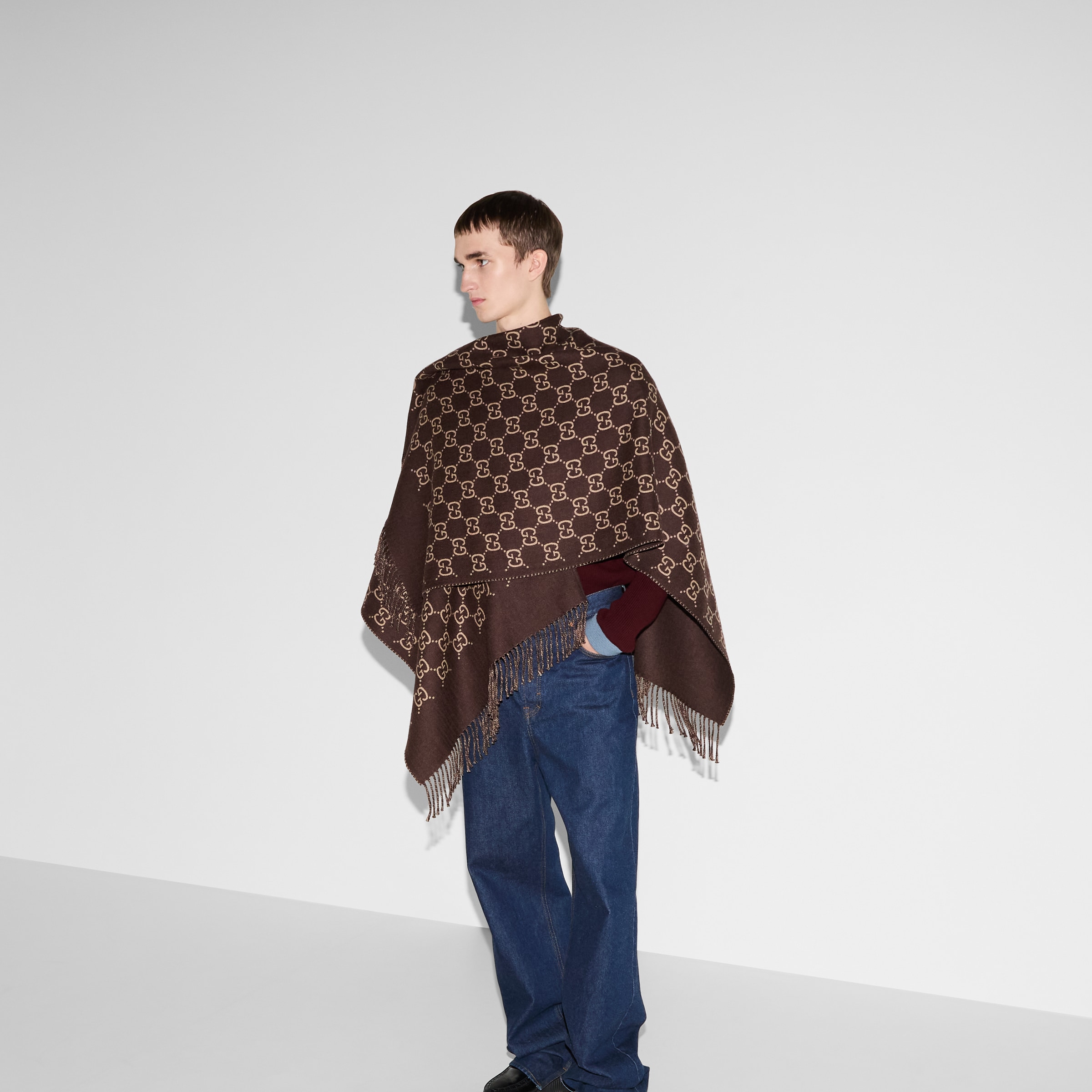 キャップ GUCCI JACQUARD CAPE GG wool jacquard cape in Neutral Undefined | GUCCI® SI