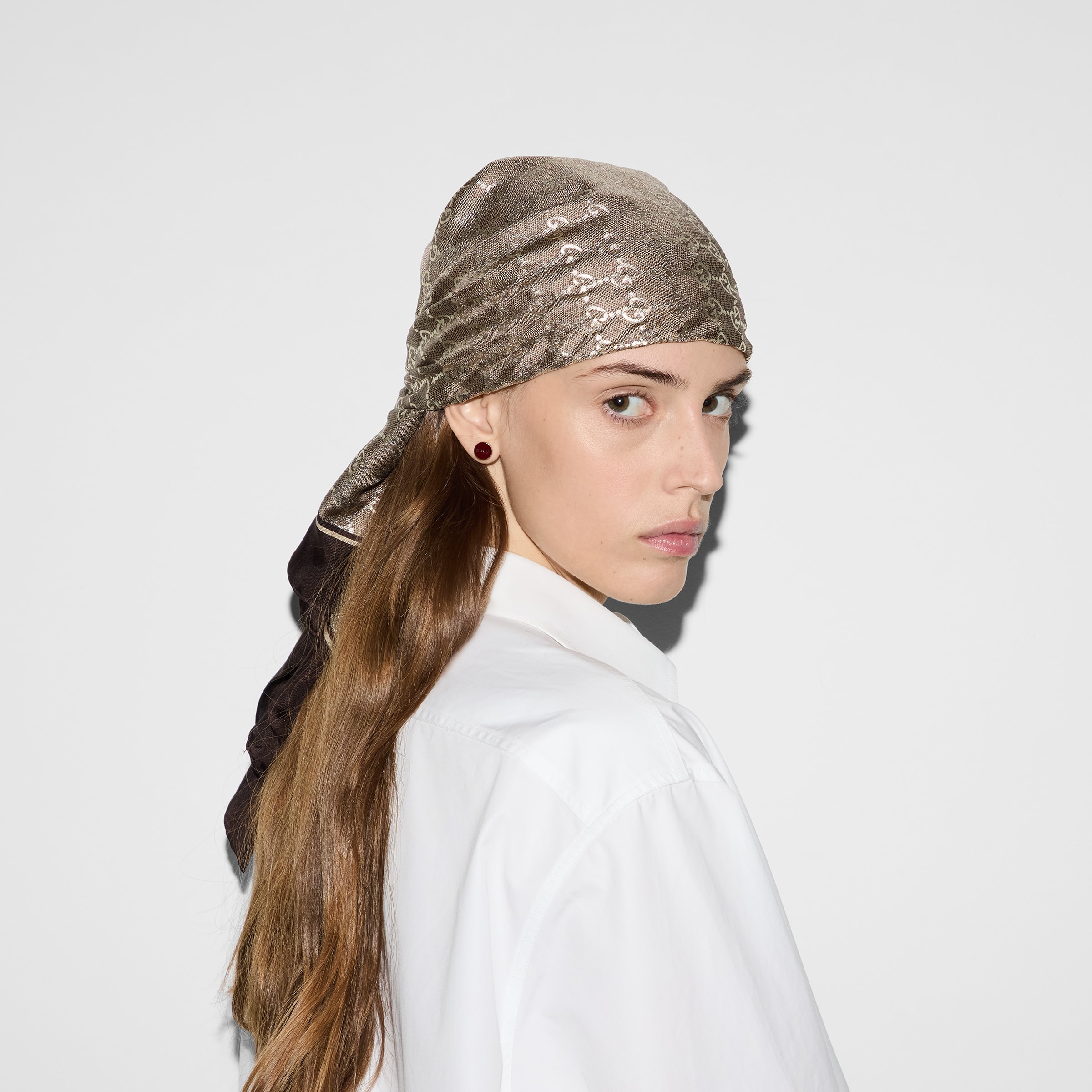 ラミネートプリント シルクツイル スカーフ ・ブラウン | GUCCI公式