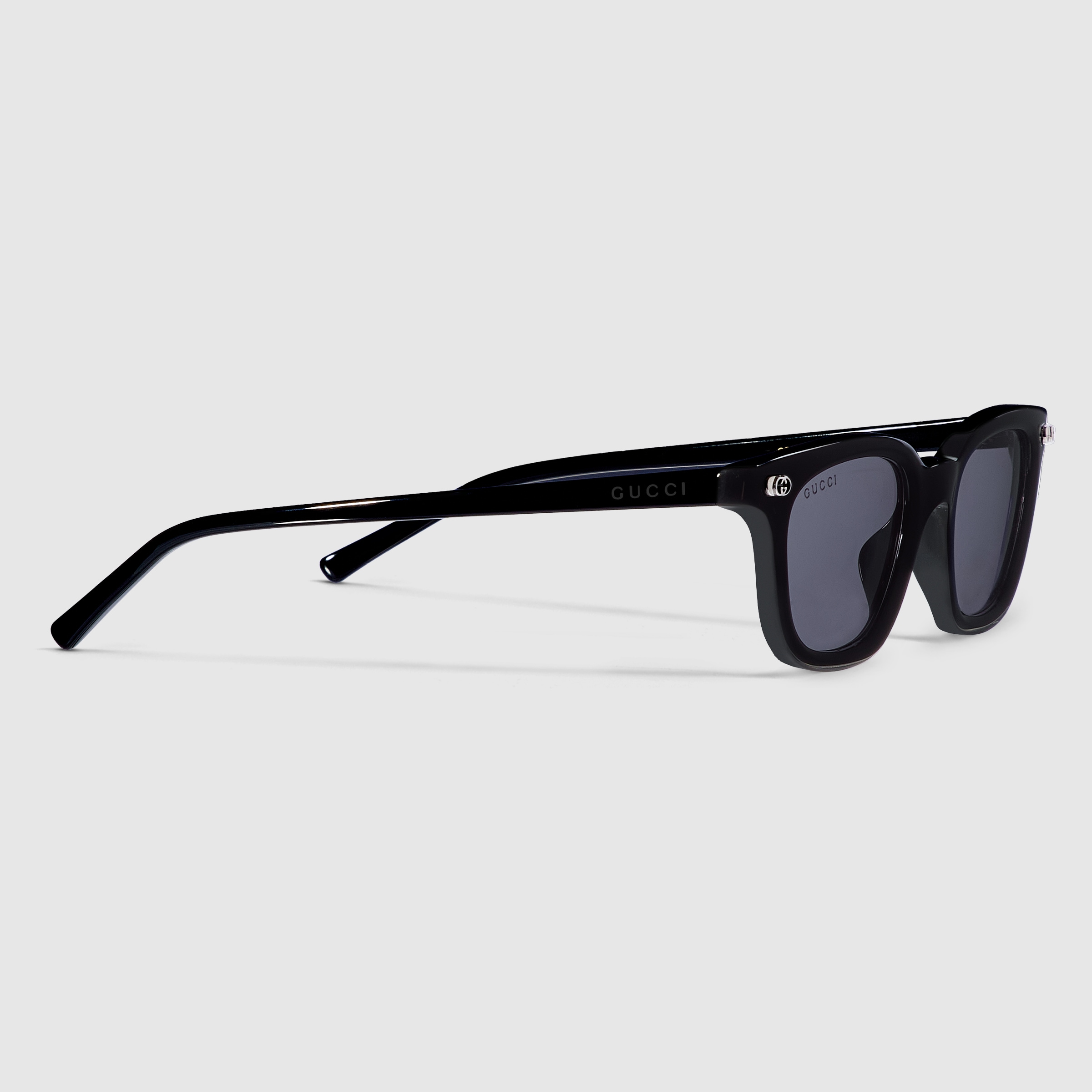 サングラス GUCCI OVAL BLACK SUNGLASSES Oval frame sunglasses in black | GUCCI® US