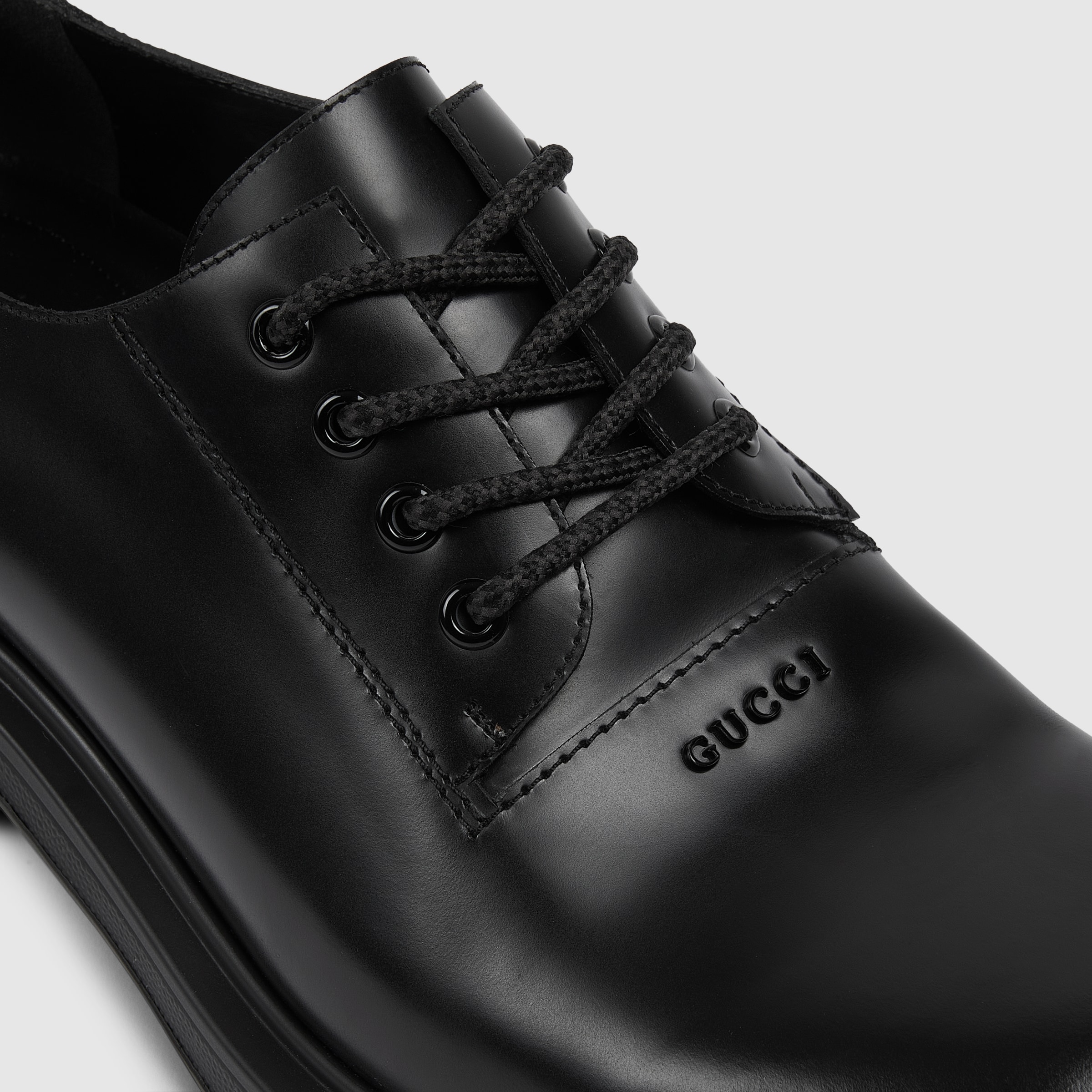 Zapato con cordones para hombre en piel negra GUCCI® DE