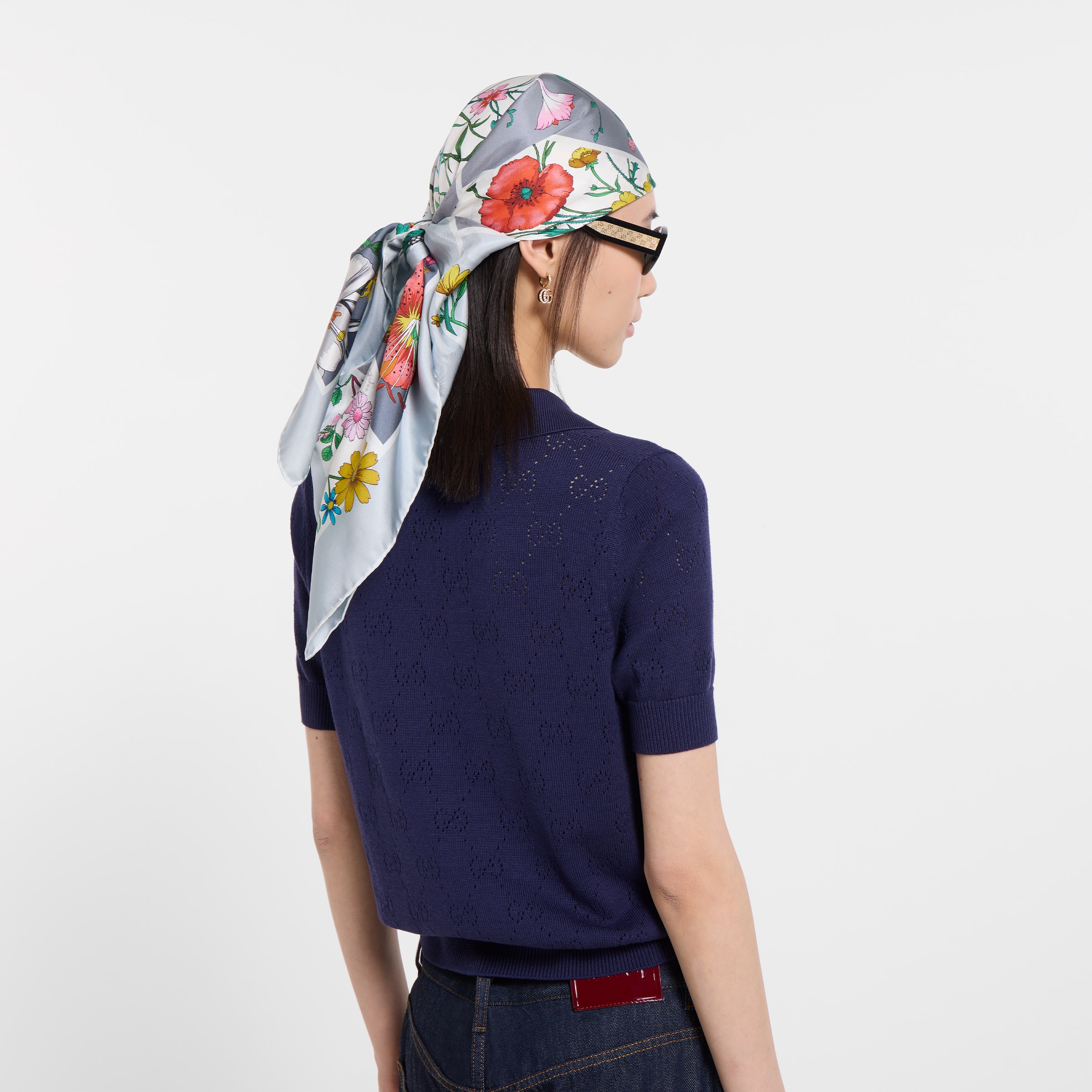 Printed silk twill carré in light grey and multicolor | GUCCI® US