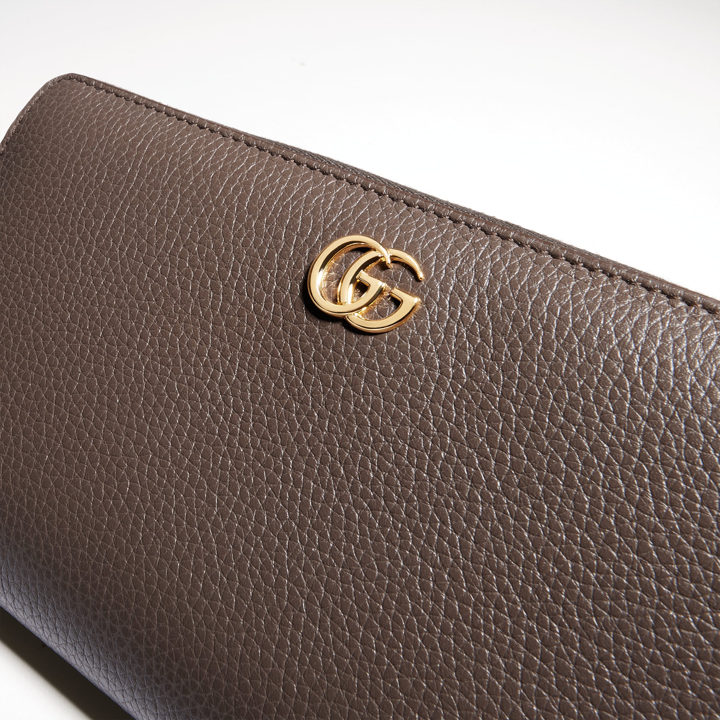 Bi-color GG Marmont zip around wallet in dark taupe and pink