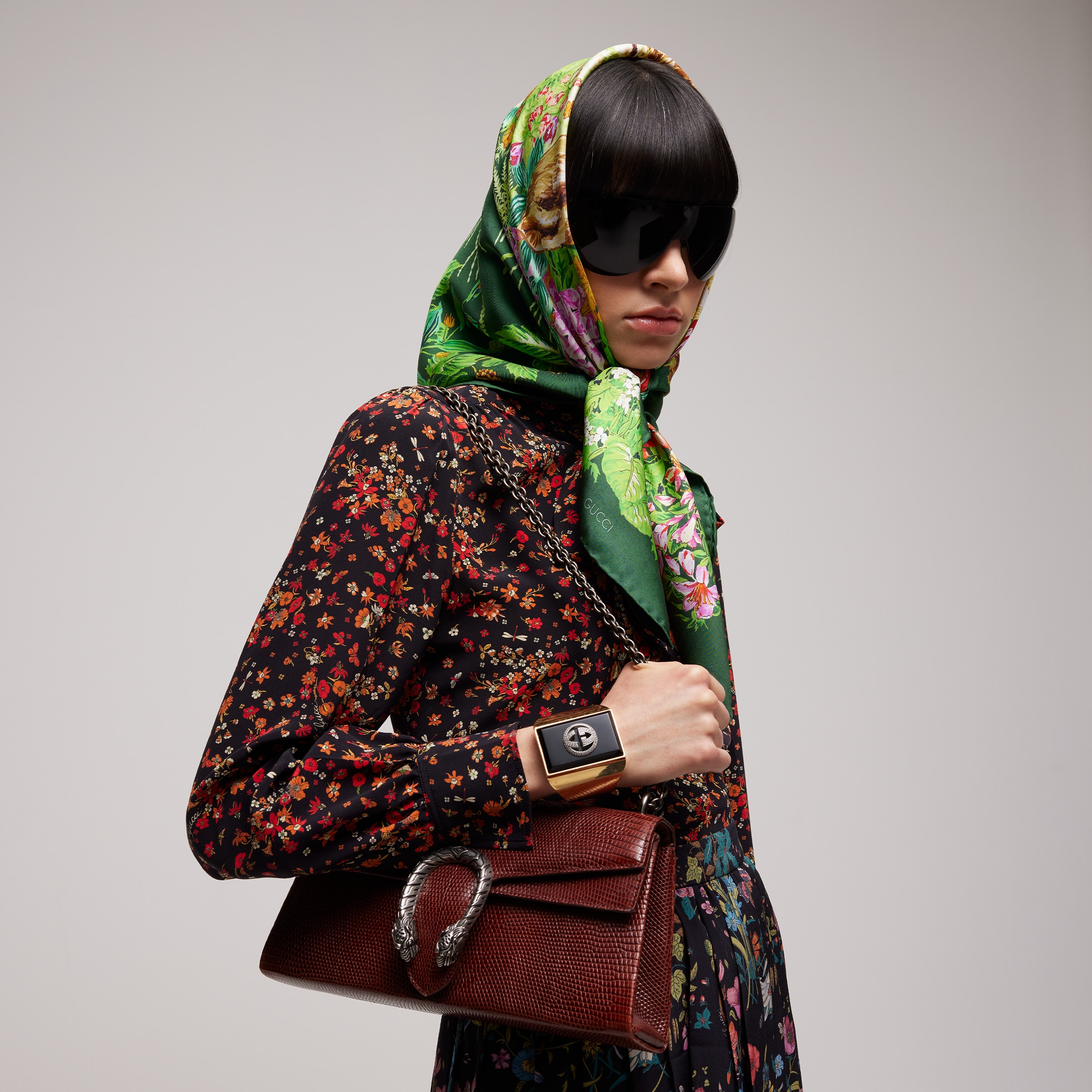 ぬえ。お値段さげます。GUCCIスカーフ Giardino di Seta」プリント シルク スカーフ ・マルチカラー | GUCCI公式