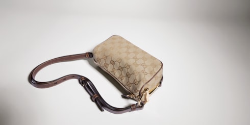 حقيبة Gucci Half Horsebit صغيرة