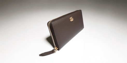 محفظة GG Marmont ثنائية اللون مع سحّاب على محيطها