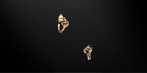 أقراط Gucci Interlocking على شكل حلقة عيار 18 قيراطاً