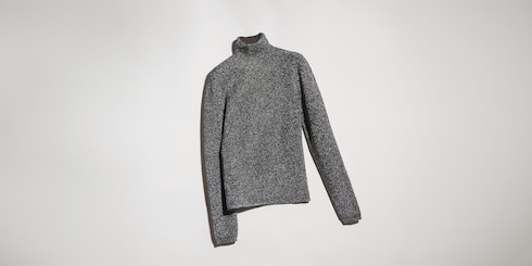 تي شيرت من قماش لامع قابل للتمدد