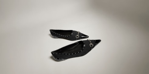 Mocasín de punta puntiaguda con tachuelas para hombre