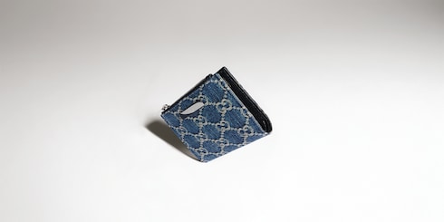 Cartera pequeña con placa Gucci