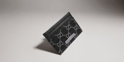 حافظة بطاقات مزيّنة بلوحة Gucci